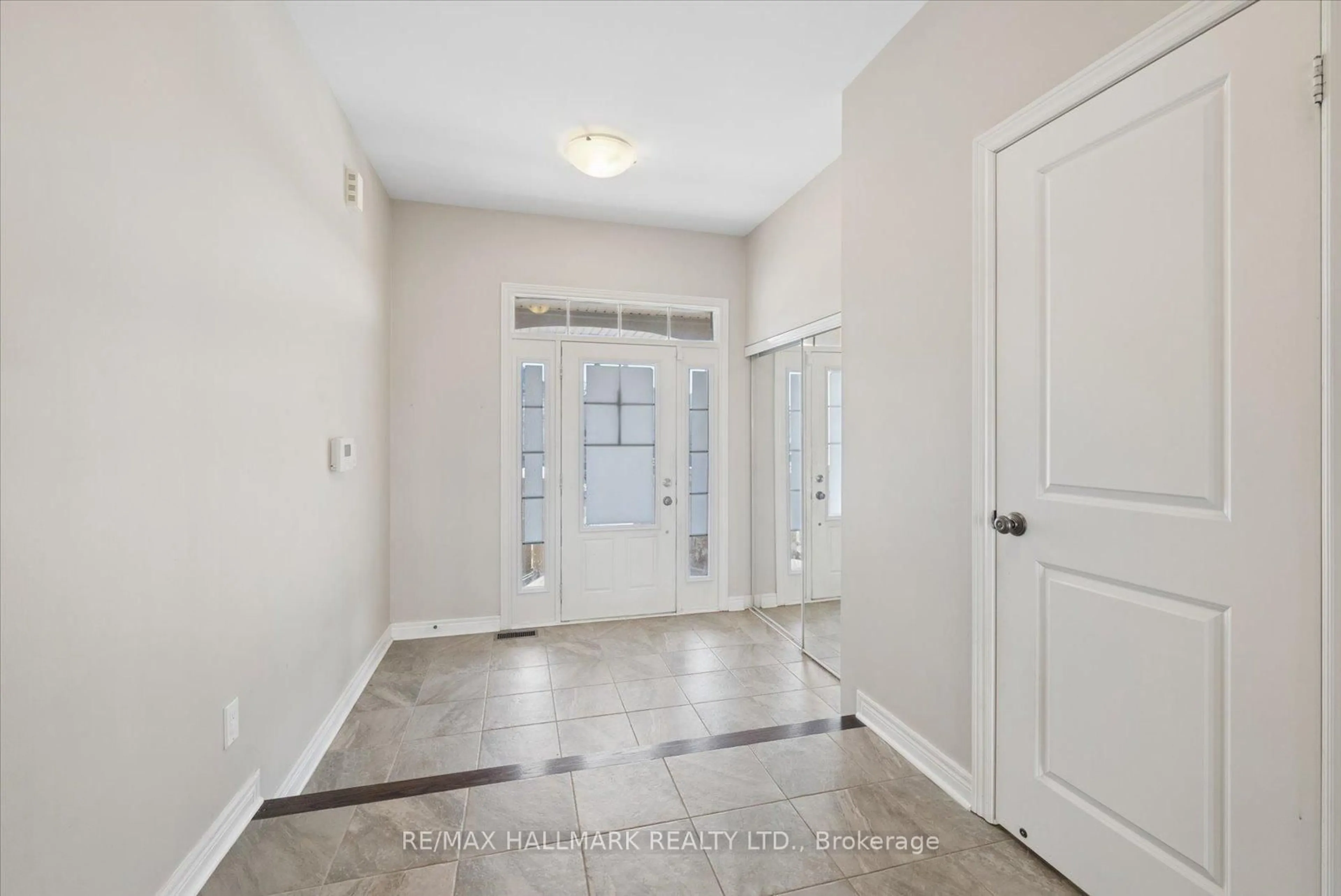 Indoor entryway for 72 TREETOPS Blvd, New Tecumseth Ontario L9R 0L9
