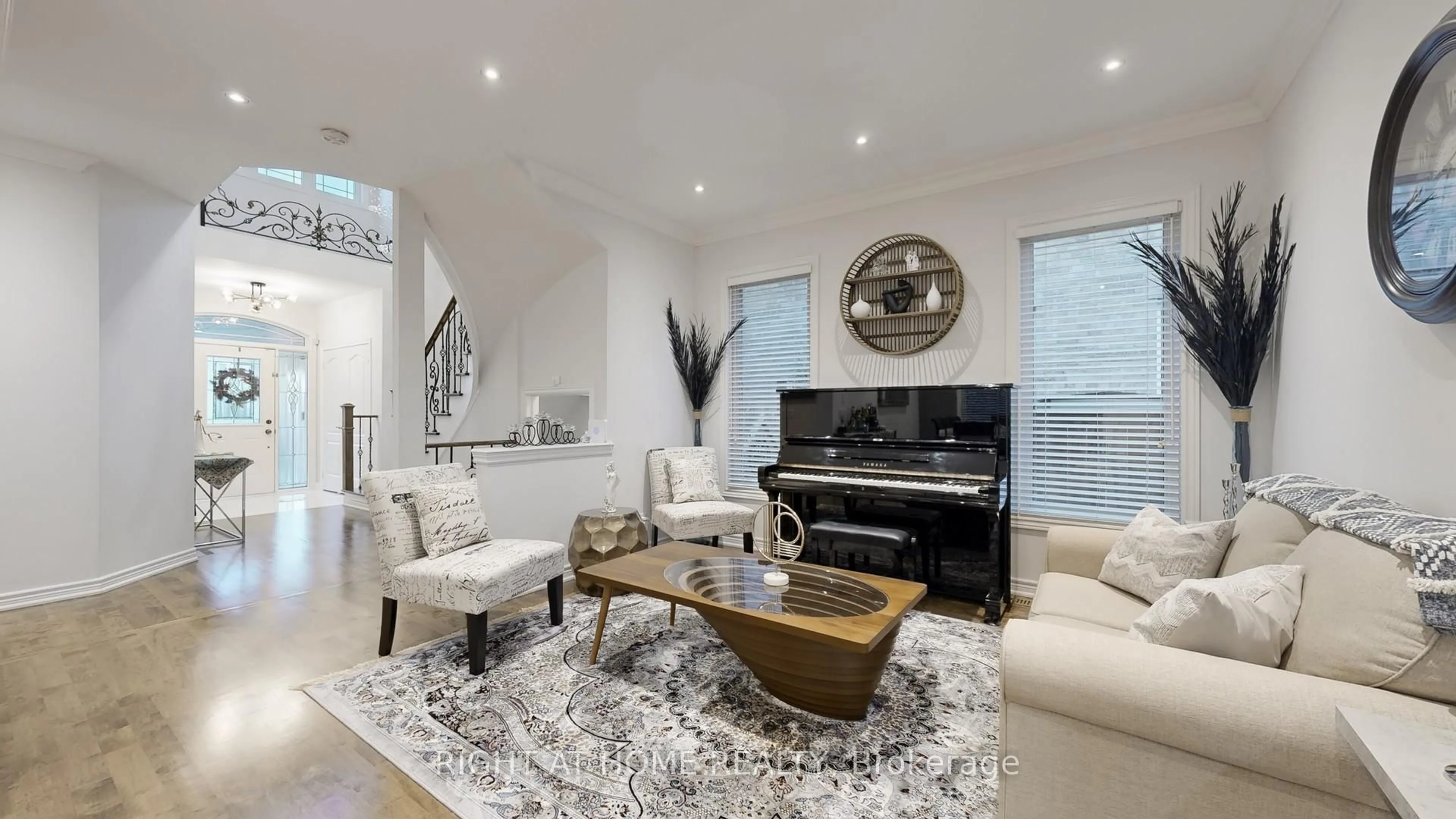 Living room with furniture, unknown for 110 Thatcher Cres, East Gwillimbury Ontario L9N 0B9