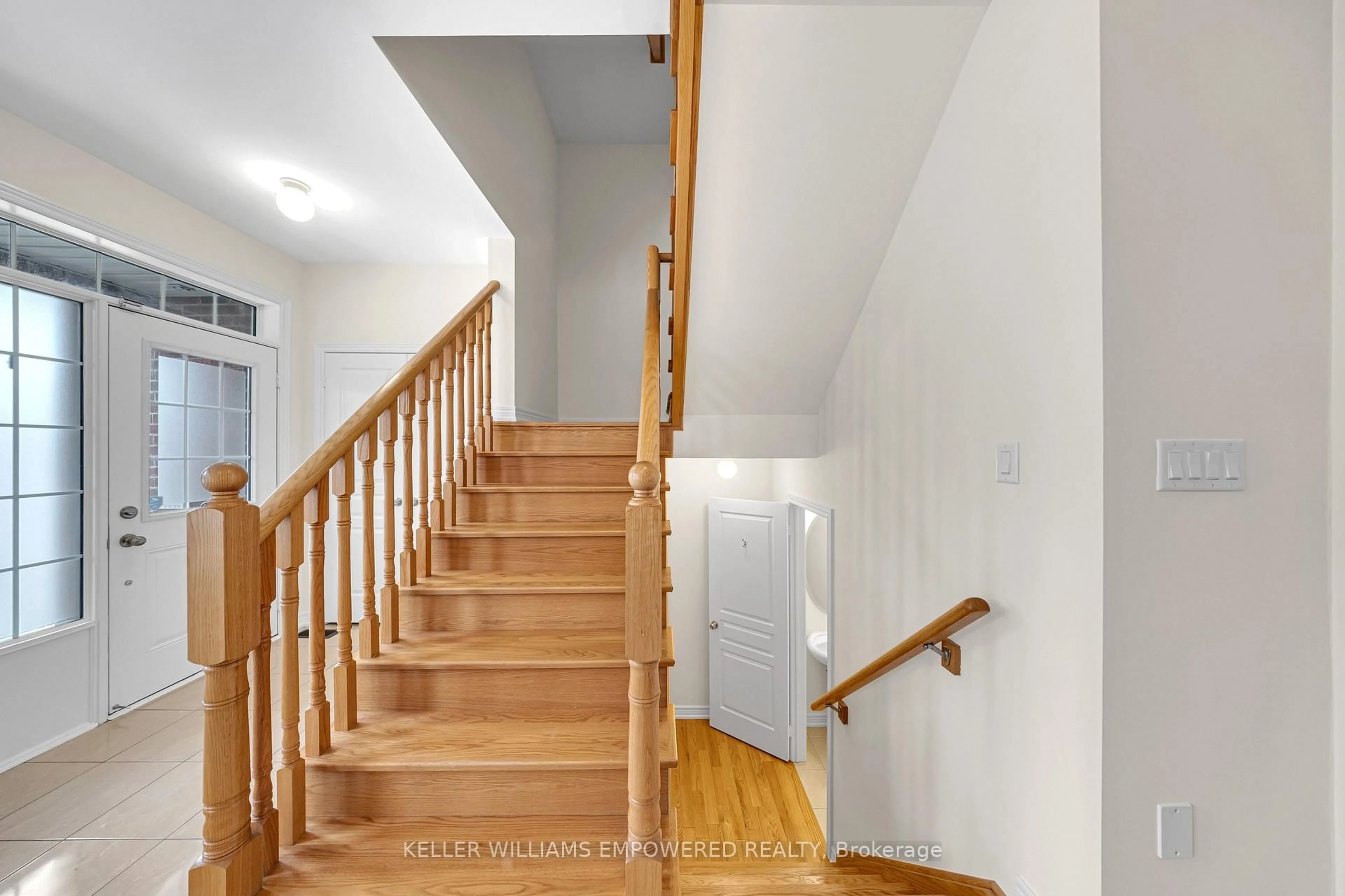 Stairs for 250 Barons St, Vaughan Ontario L4H 3Z3