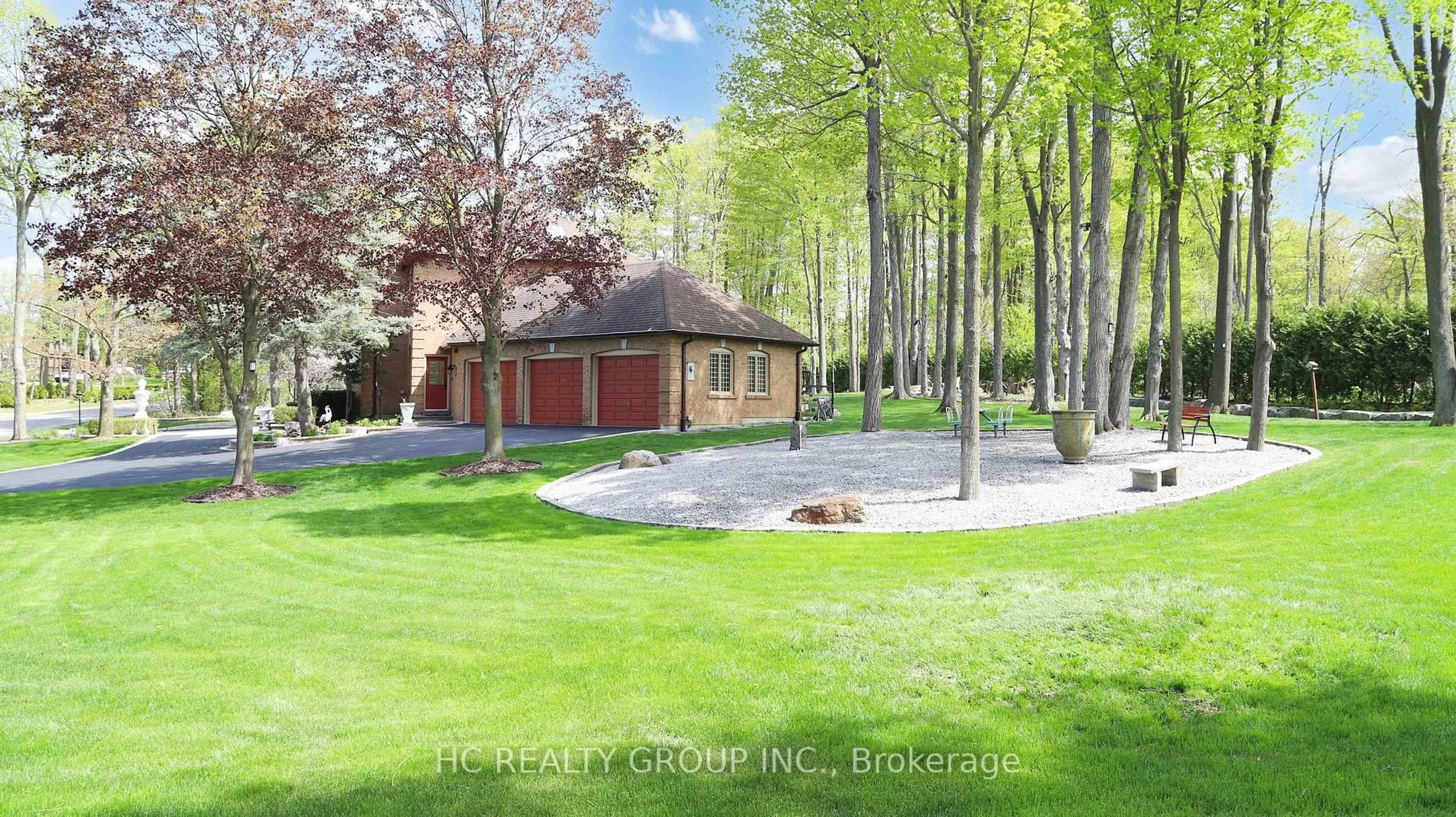 A pic from outside/outdoor area/front of a property/back of a property/a pic from drone, forest/trees view for 2 Glenridge Dr, Markham Ontario L6C 1A1