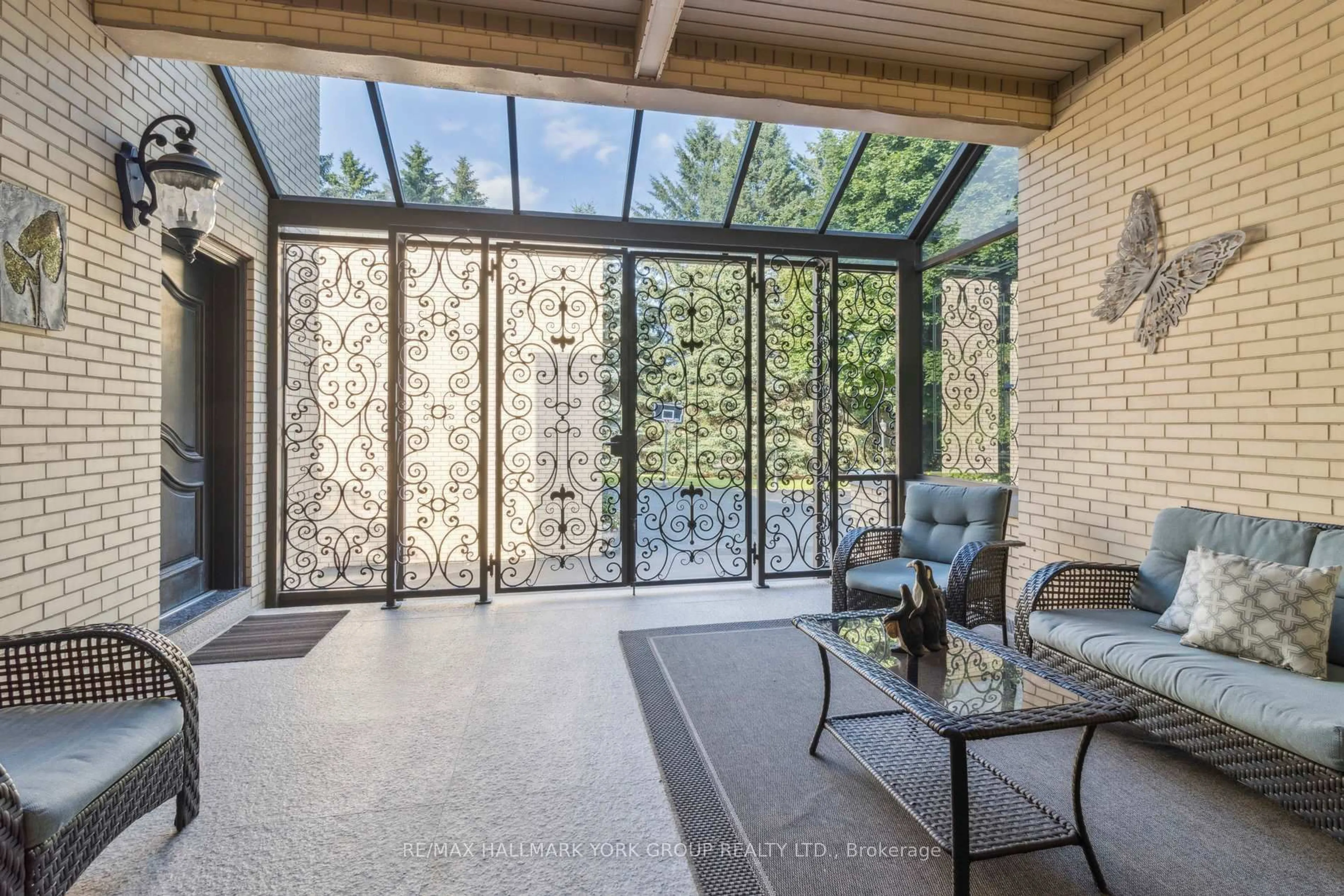 Unknown for 27 Scott Cres, King Ontario L7B 1E4