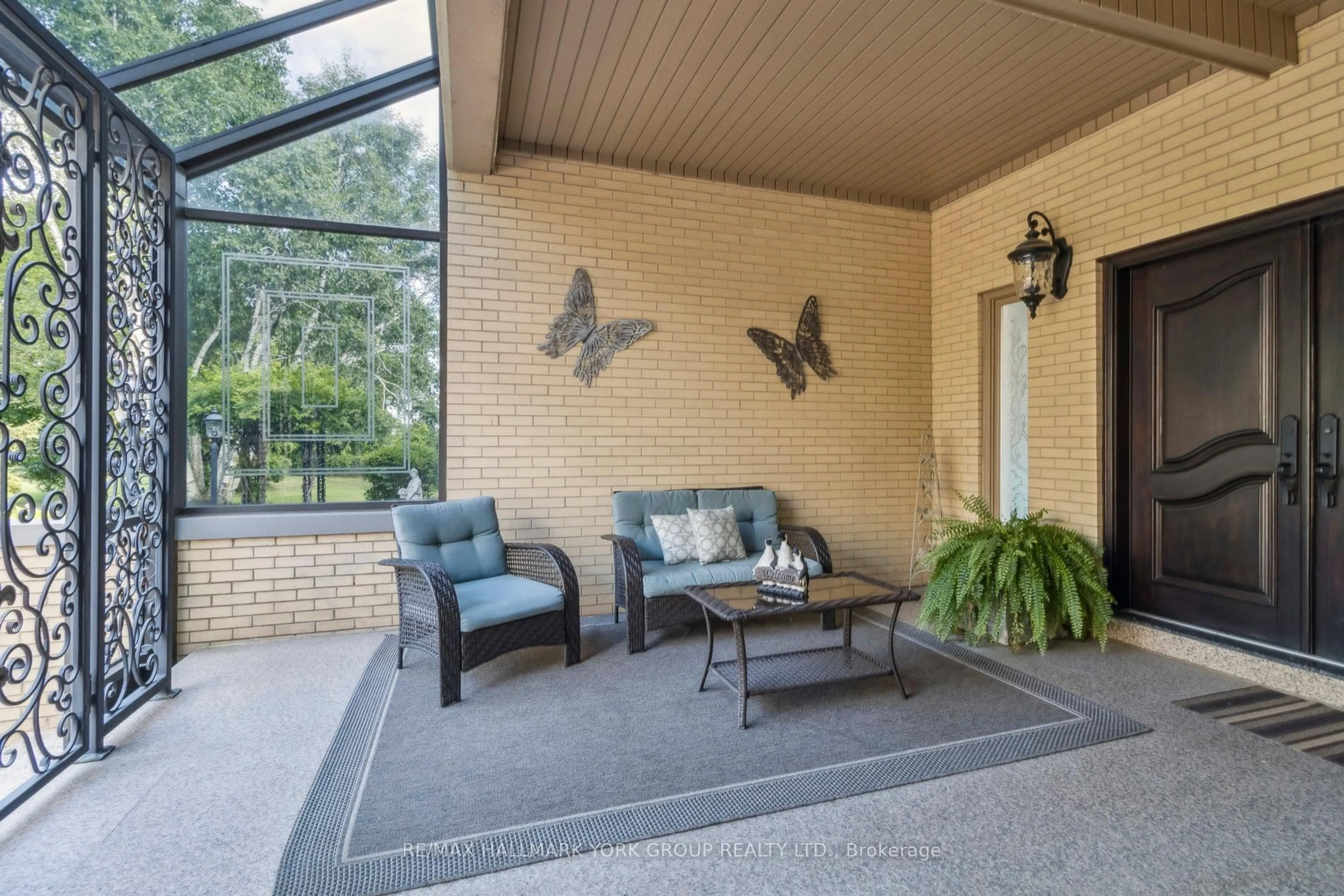 Patio, unknown for 27 Scott Cres, King Ontario L7B 1E4