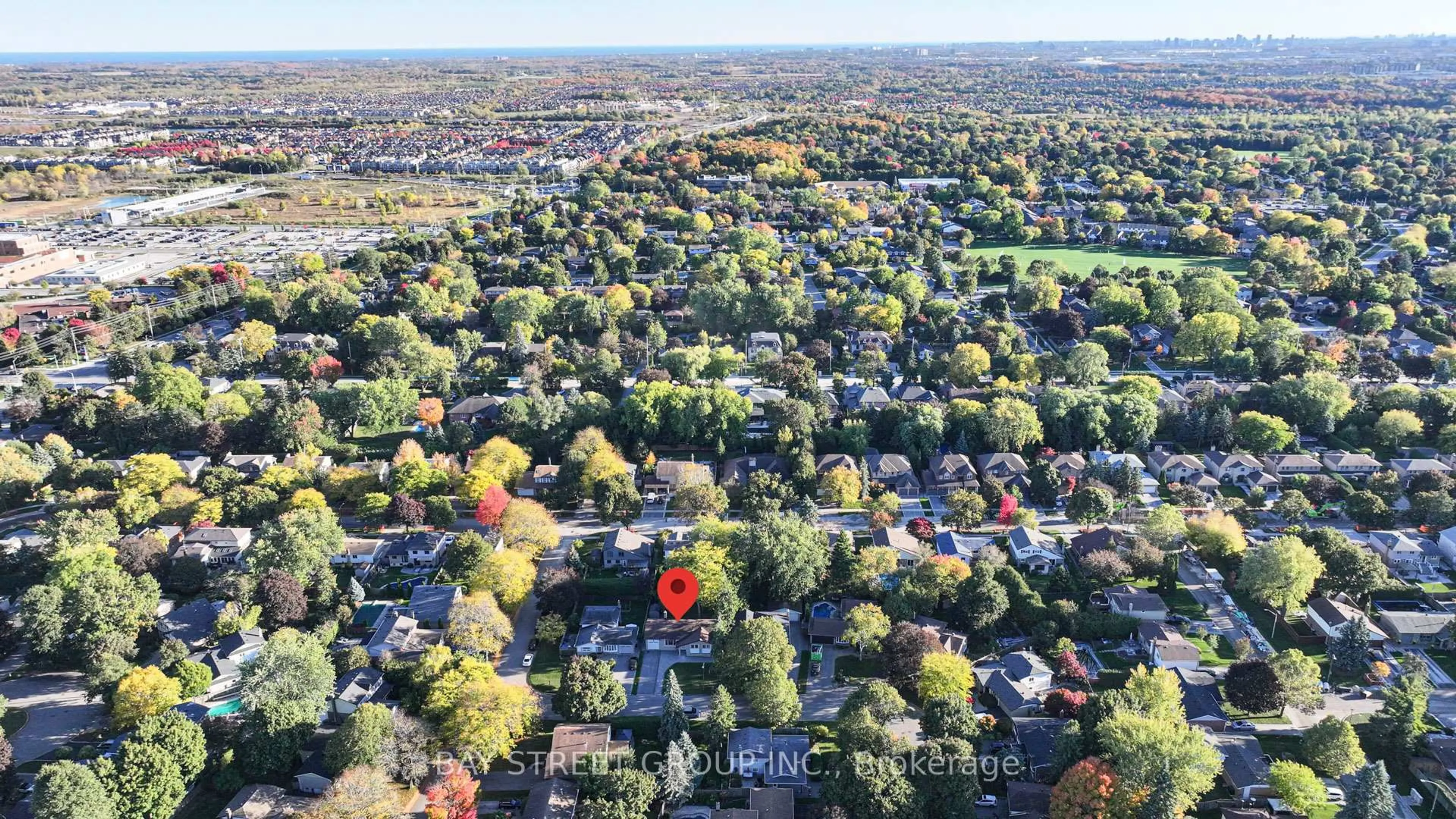 A pic from outside/outdoor area/front of a property/back of a property/a pic from drone, unknown for 4 Sir Brandiles Pl, Markham Ontario L3P 2Z5