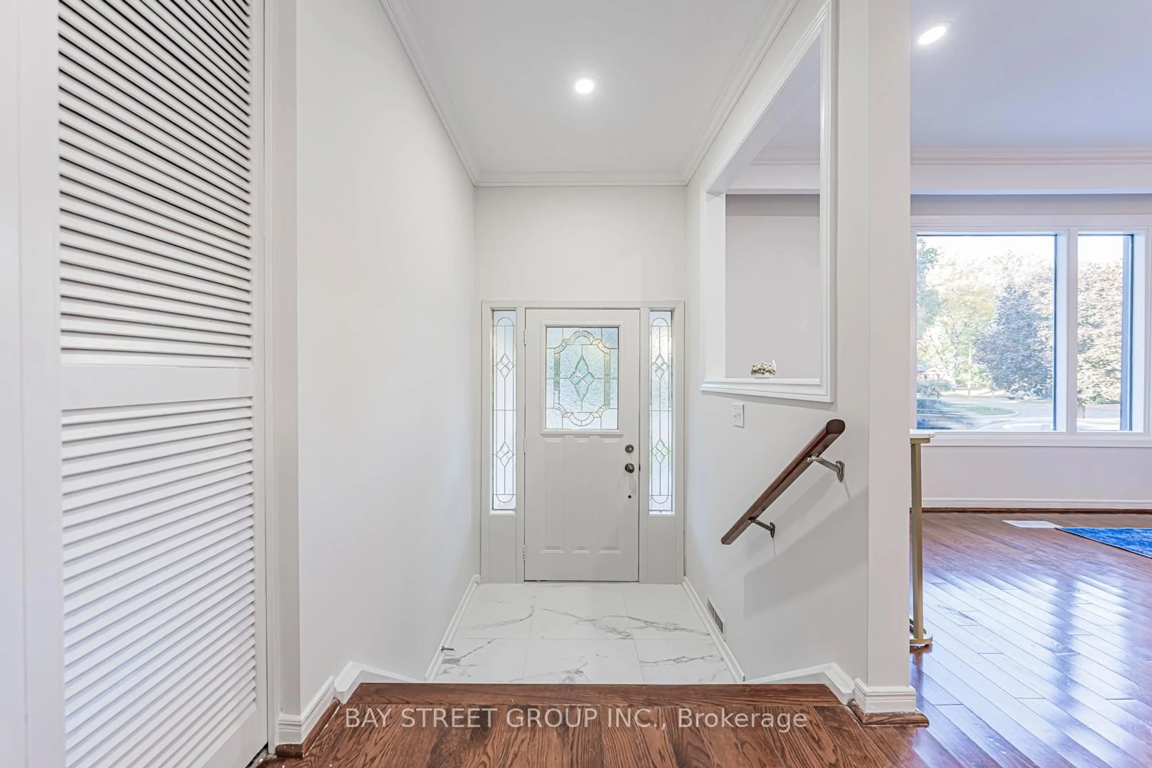 Indoor entryway for 4 Sir Brandiles Pl, Markham Ontario L3P 2Z5