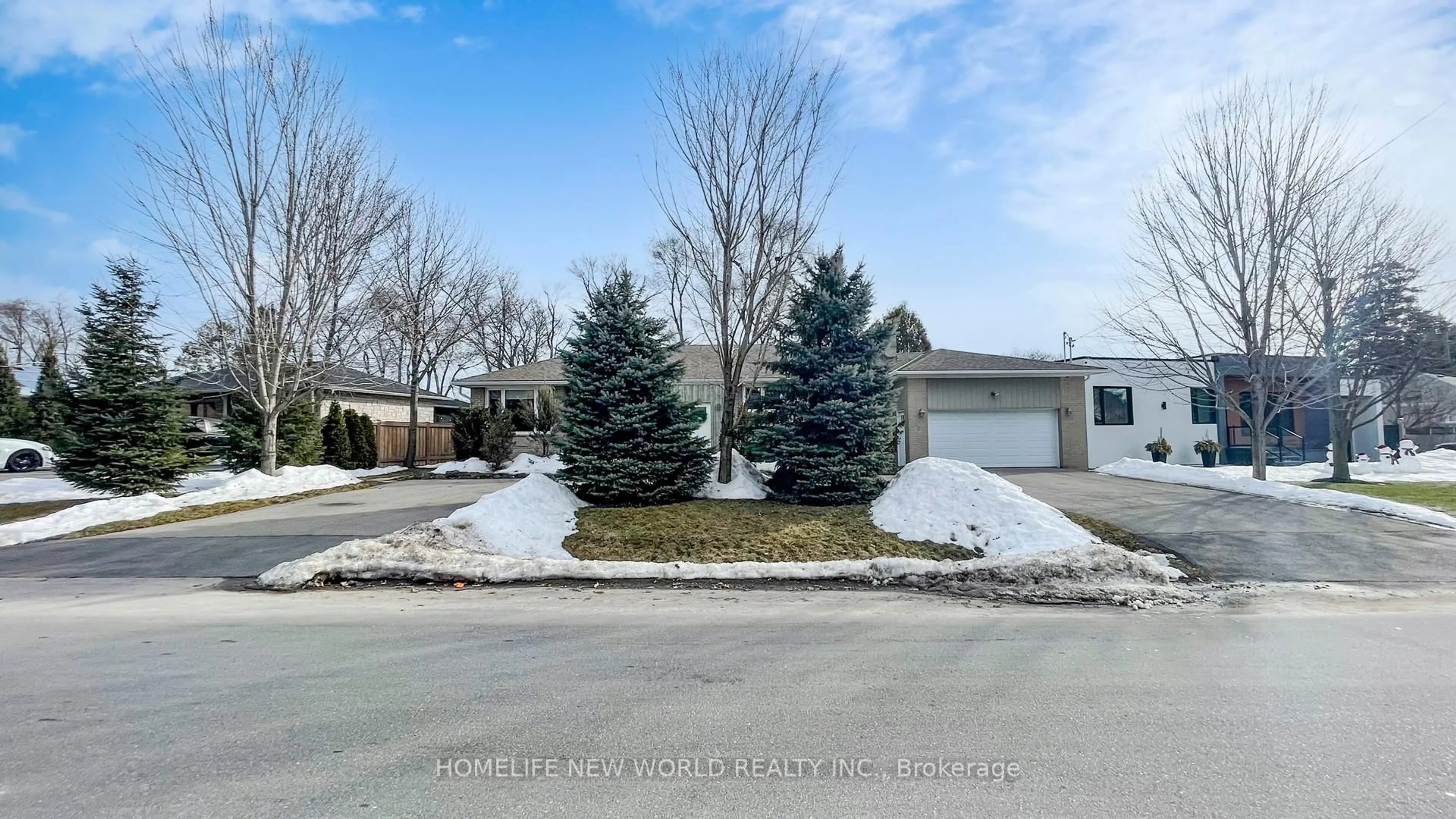 A pic from outside/outdoor area/front of a property/back of a property/a pic from drone, street for 49 Netherford Rd, Vaughan Ontario L6A 1C8