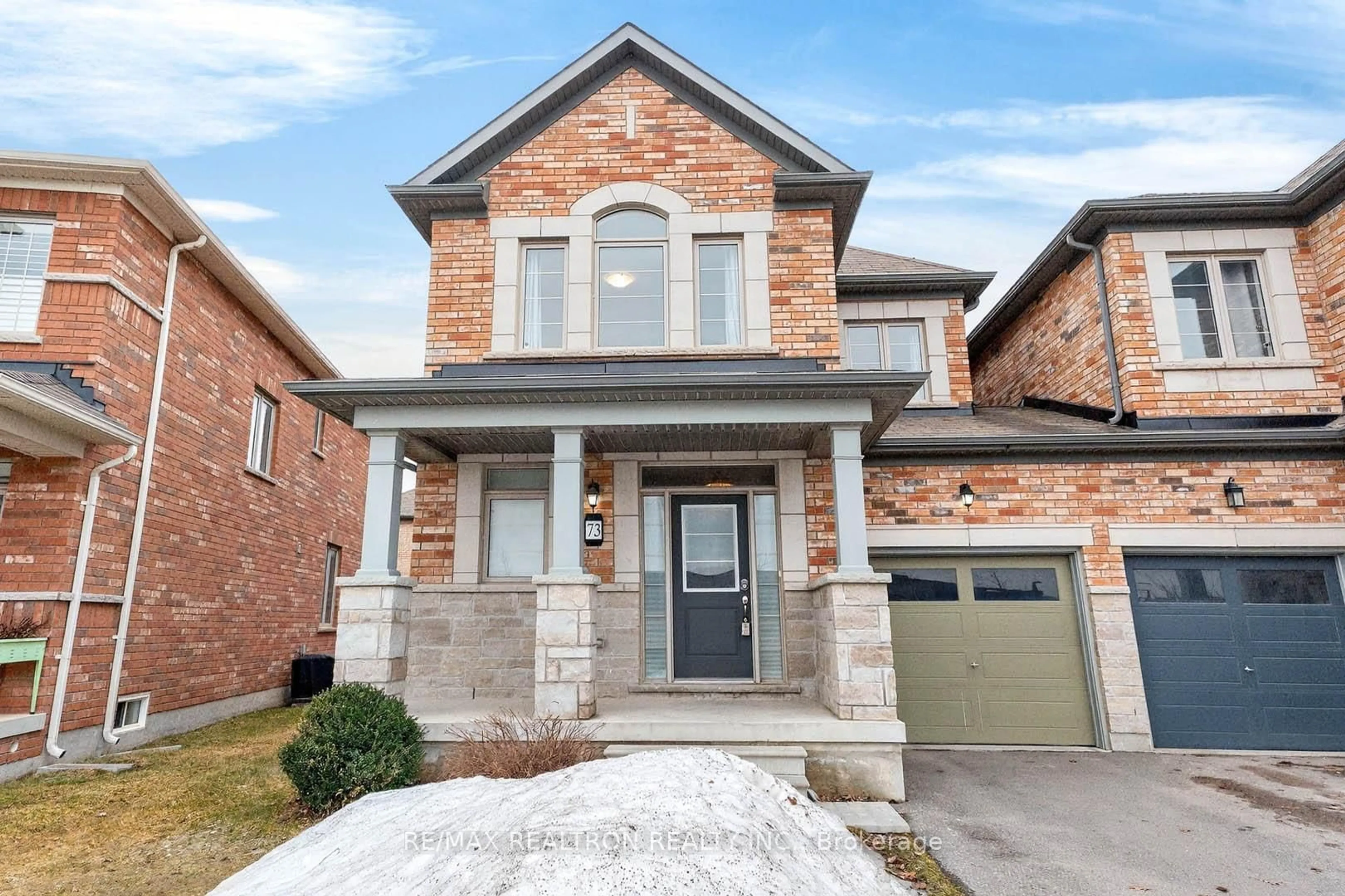 Home with brick exterior material, street for 73 Jim Mortson Dr, East Gwillimbury Ontario L9N 0R8