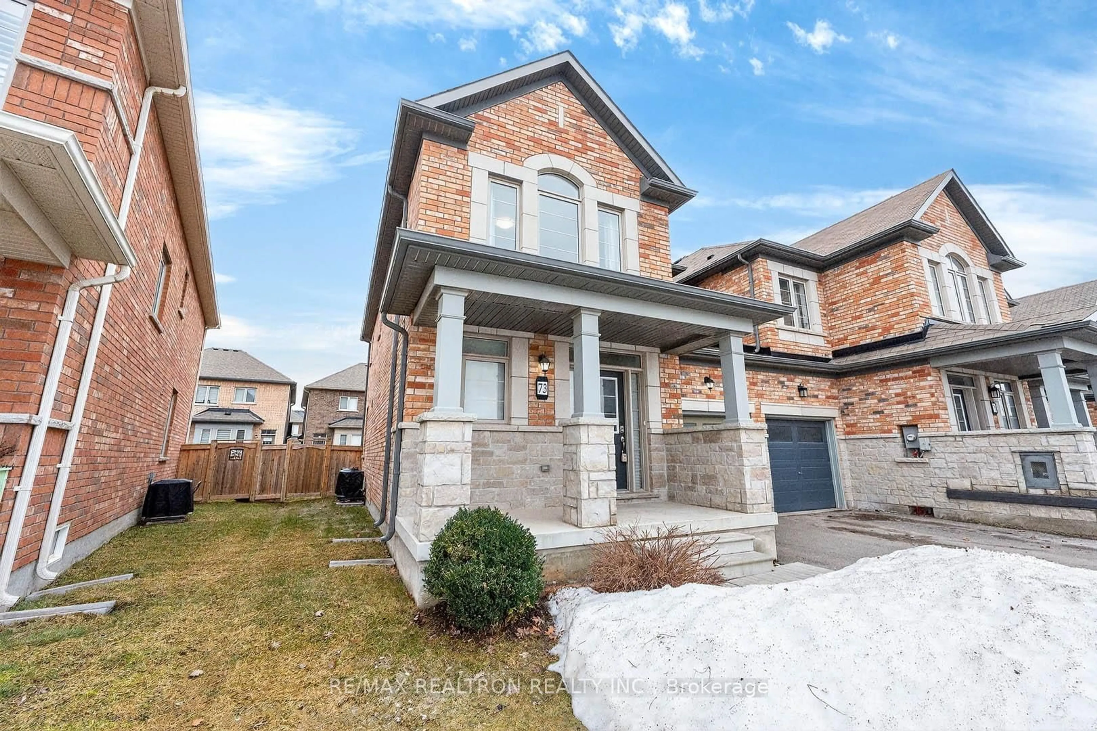 Home with brick exterior material, street for 73 Jim Mortson Dr, East Gwillimbury Ontario L9N 0R8