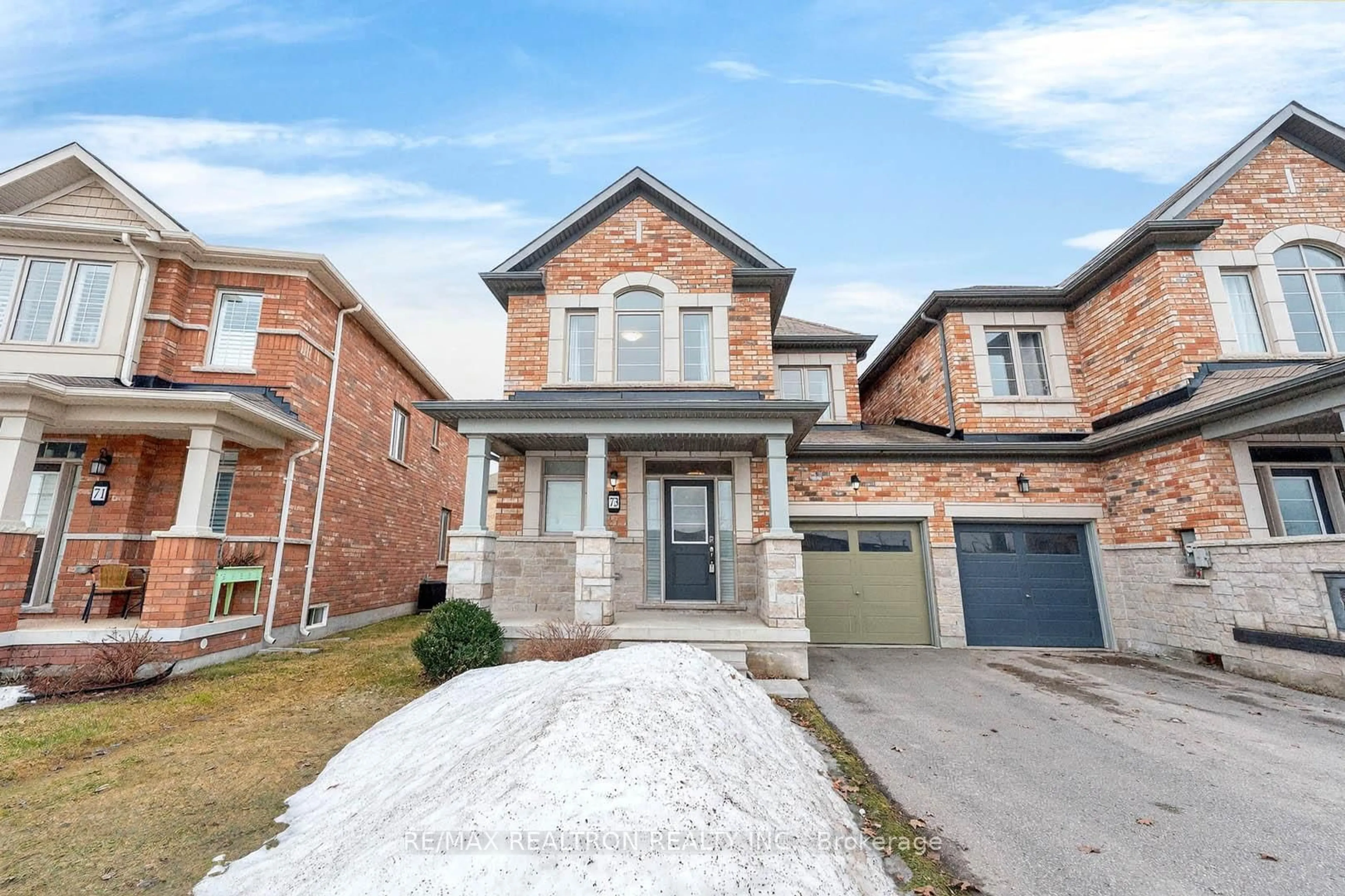 Home with brick exterior material, street for 73 Jim Mortson Dr, East Gwillimbury Ontario L9N 0R8