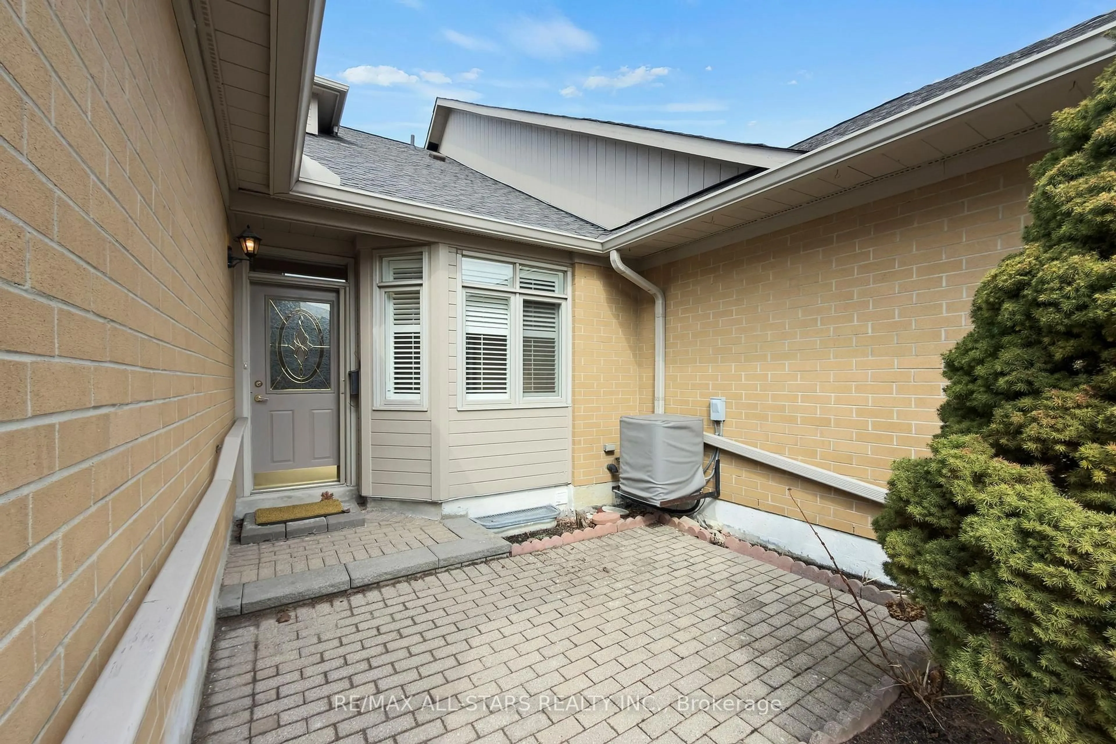 Patio, street for 30 Blue Heron Beach Way, Markham Ontario L6E 1B4