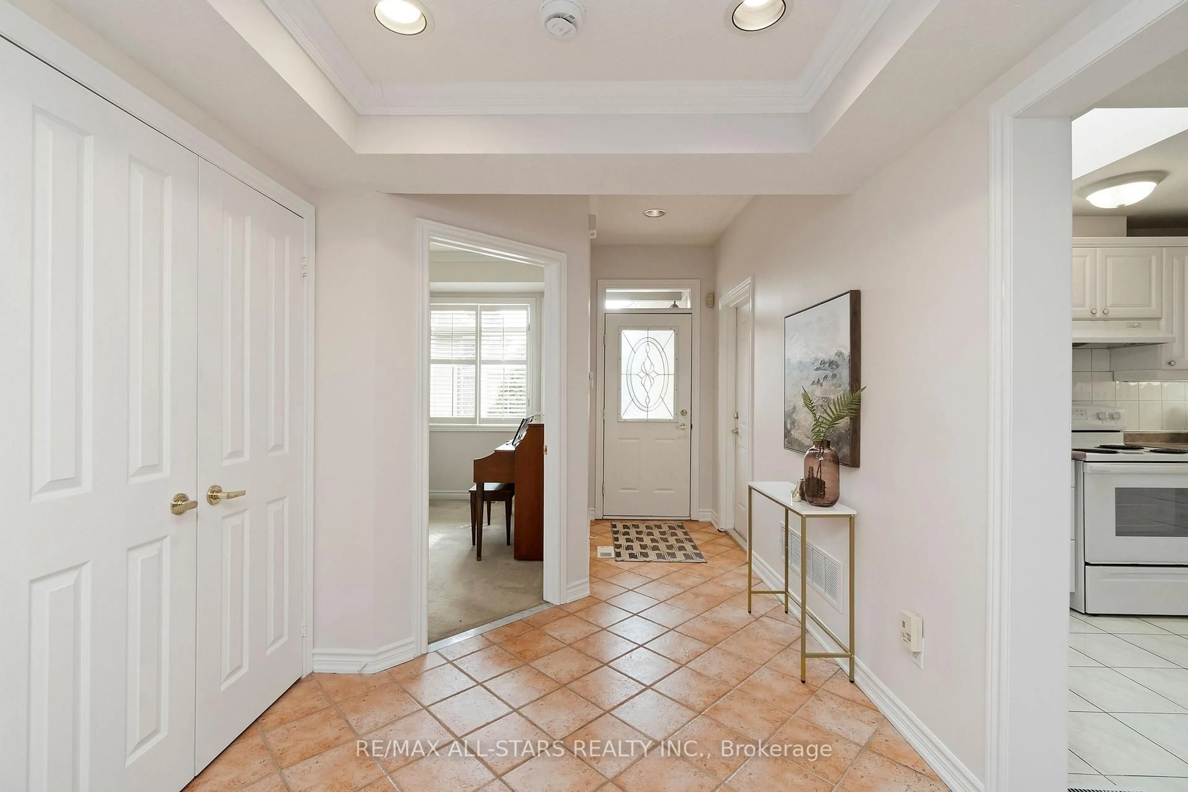 Indoor entryway for 30 Blue Heron Beach Way, Markham Ontario L6E 1B4