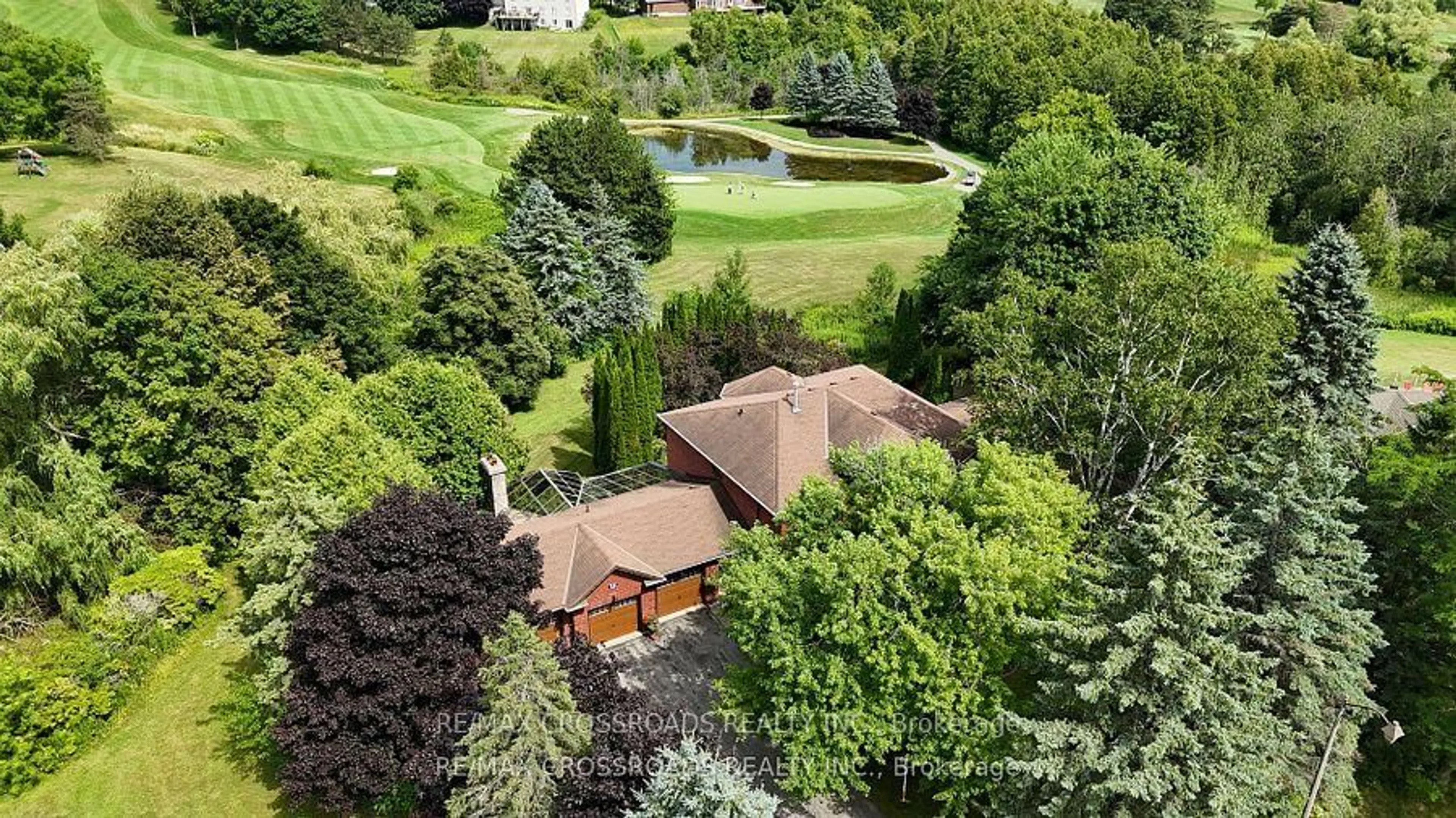 A pic from outside/outdoor area/front of a property/back of a property/a pic from drone, unknown for 18 Hill Top Tr, Whitchurch-Stouffville Ontario L4A 7X4