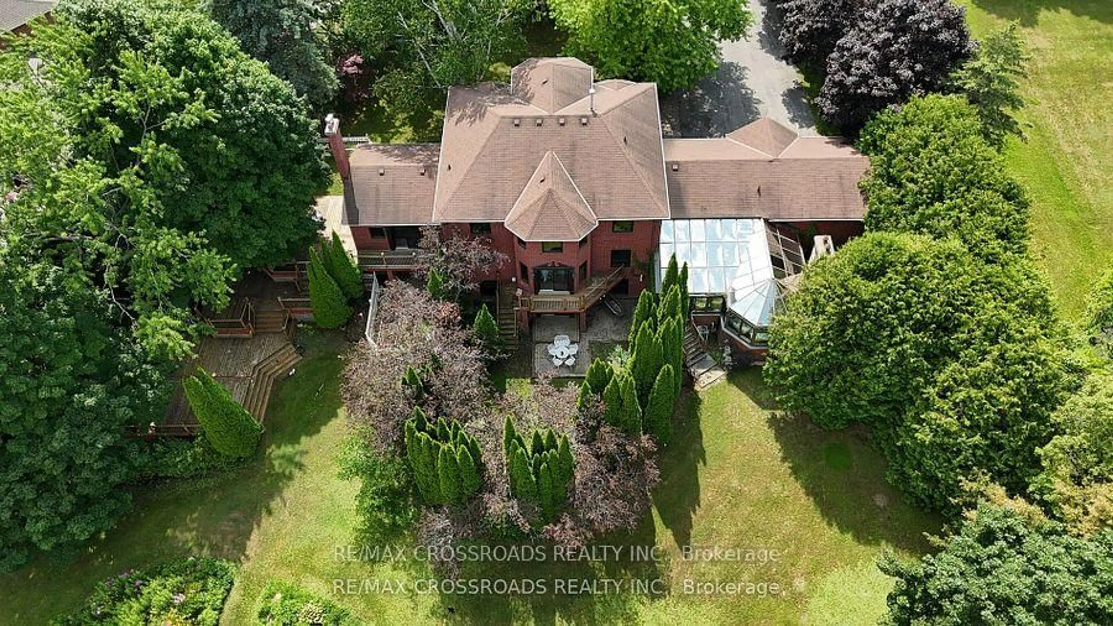A pic from outside/outdoor area/front of a property/back of a property/a pic from drone, building for 18 Hill Top Tr, Whitchurch-Stouffville Ontario L4A 7X4