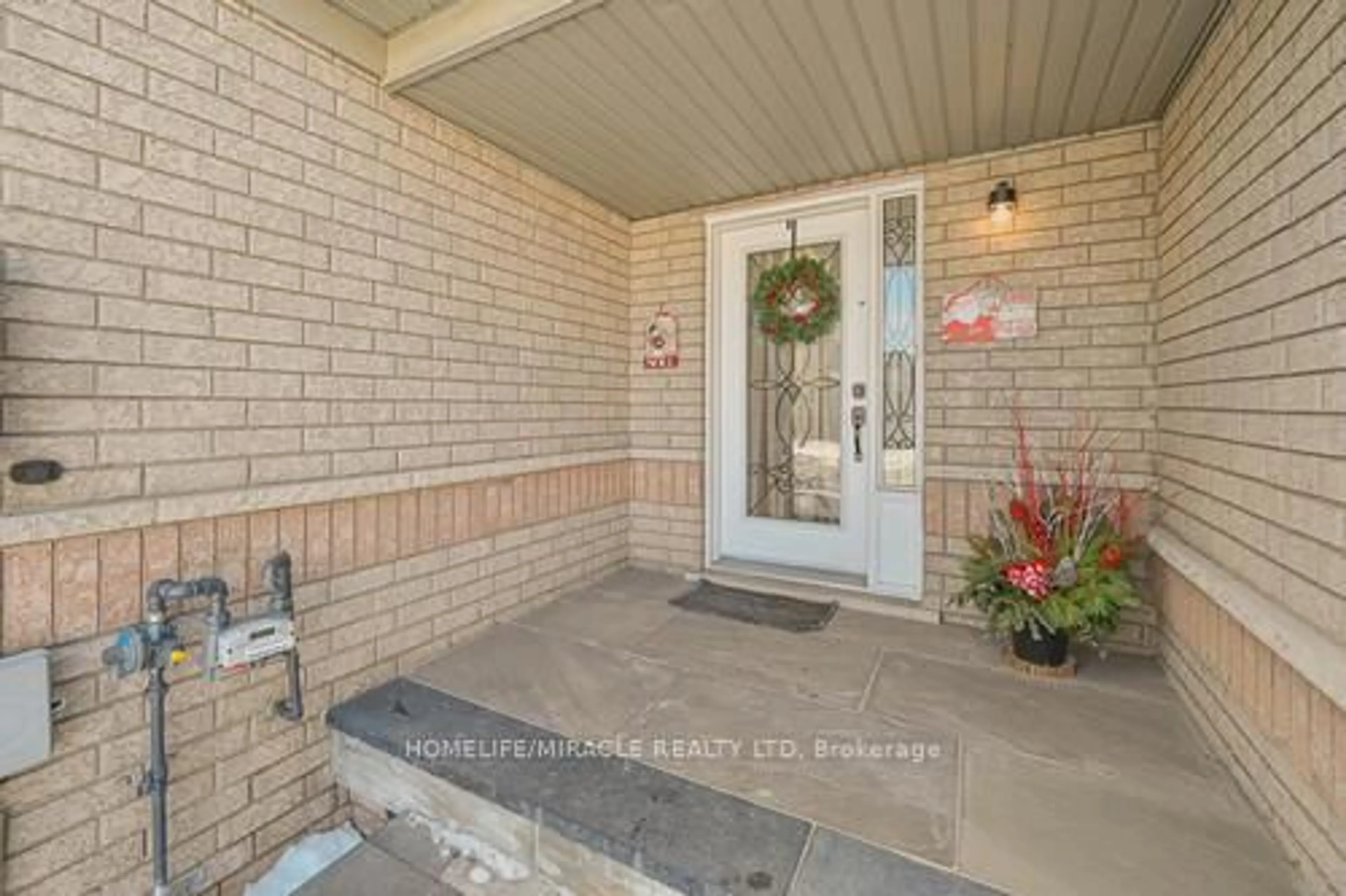 Indoor entryway for 190 Deepsprings Cres, Vaughan Ontario L6A 3L3