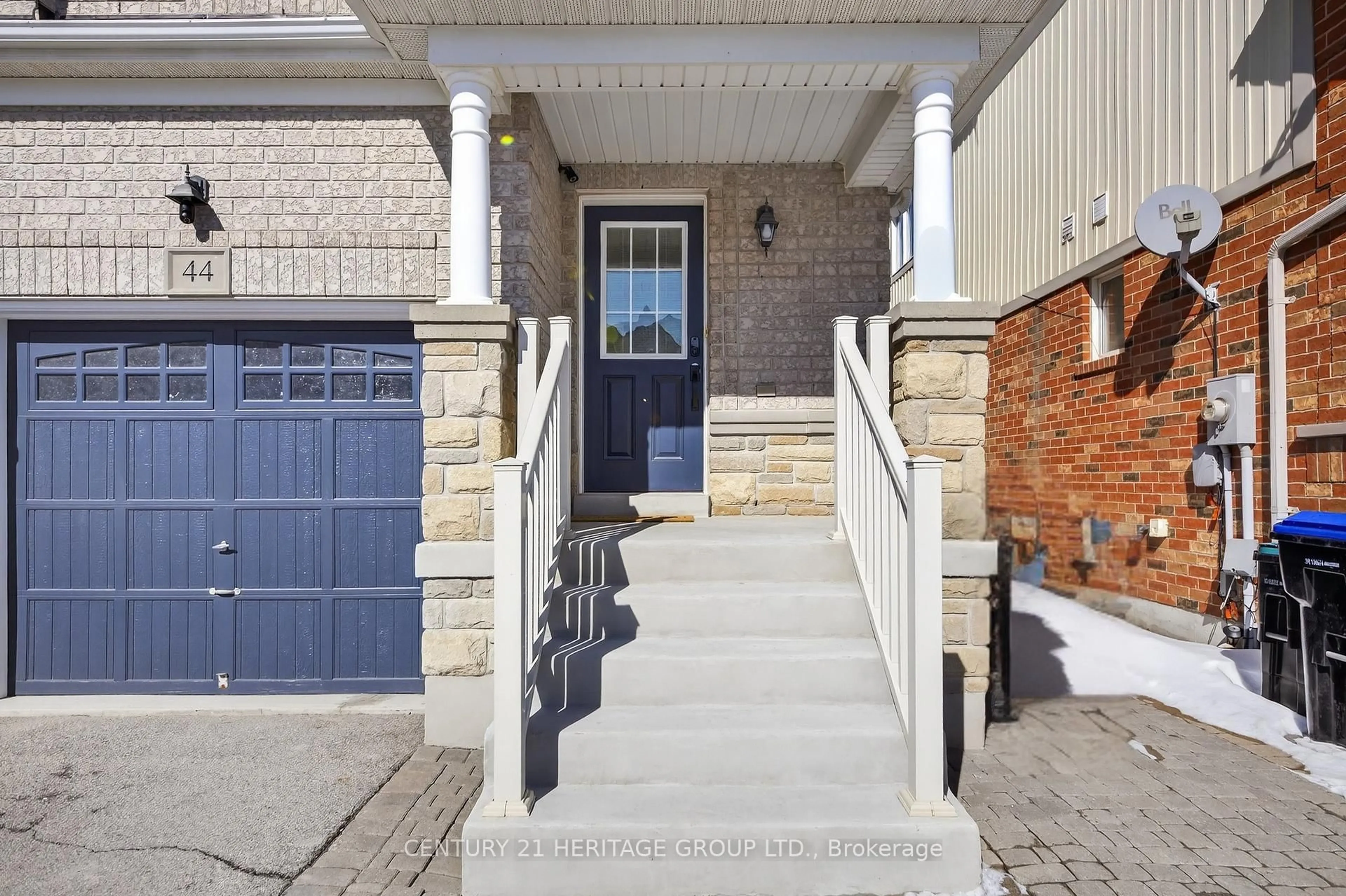 Home with brick exterior material, street for 44 Acorn Lane, Bradford West Gwillimbury Ontario L3Z 0H6