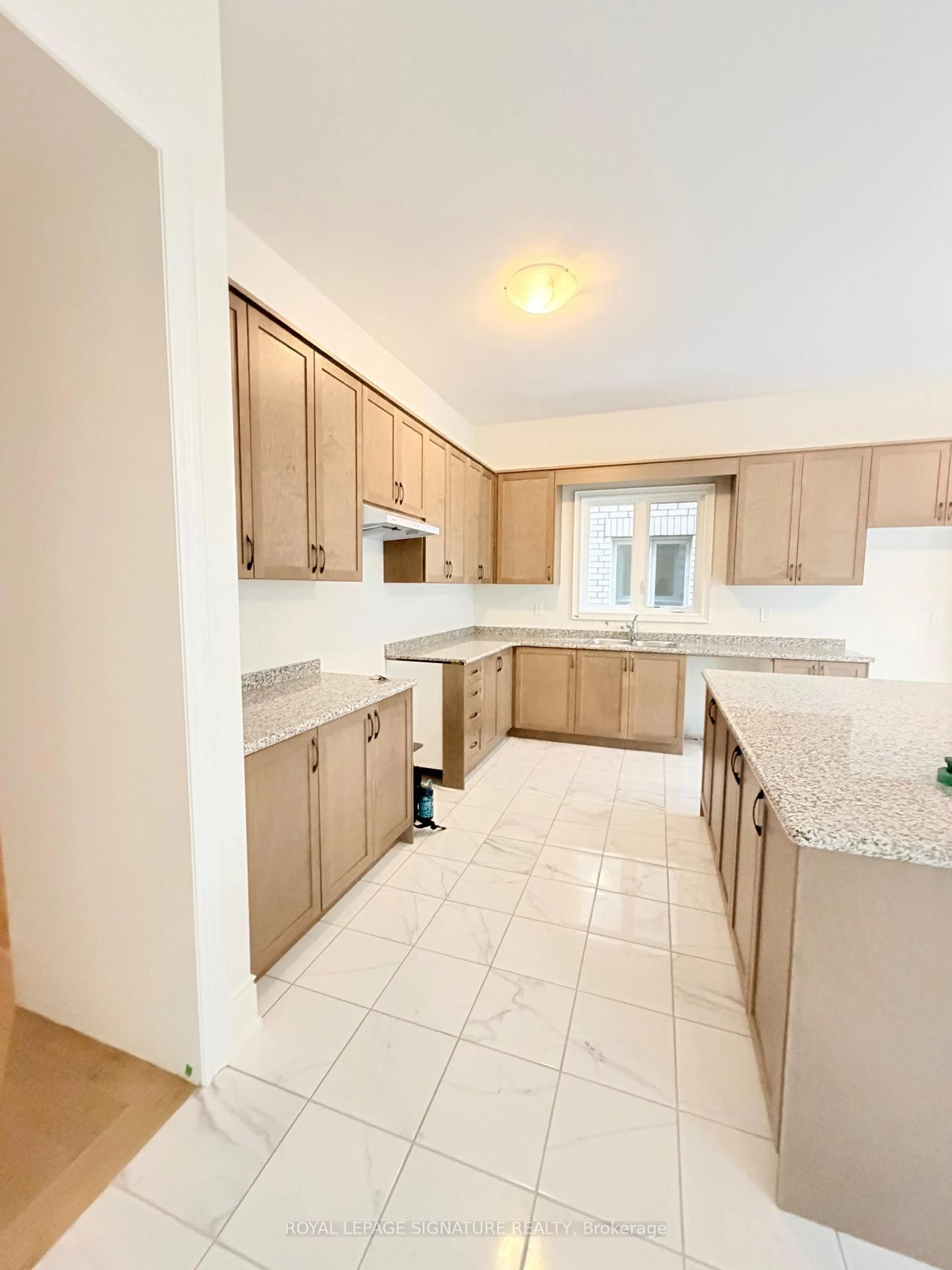 Standard kitchen, ceramic/tile floor for 8 Art Leech Dr, Richmond Hill Ontario L4E 3R9
