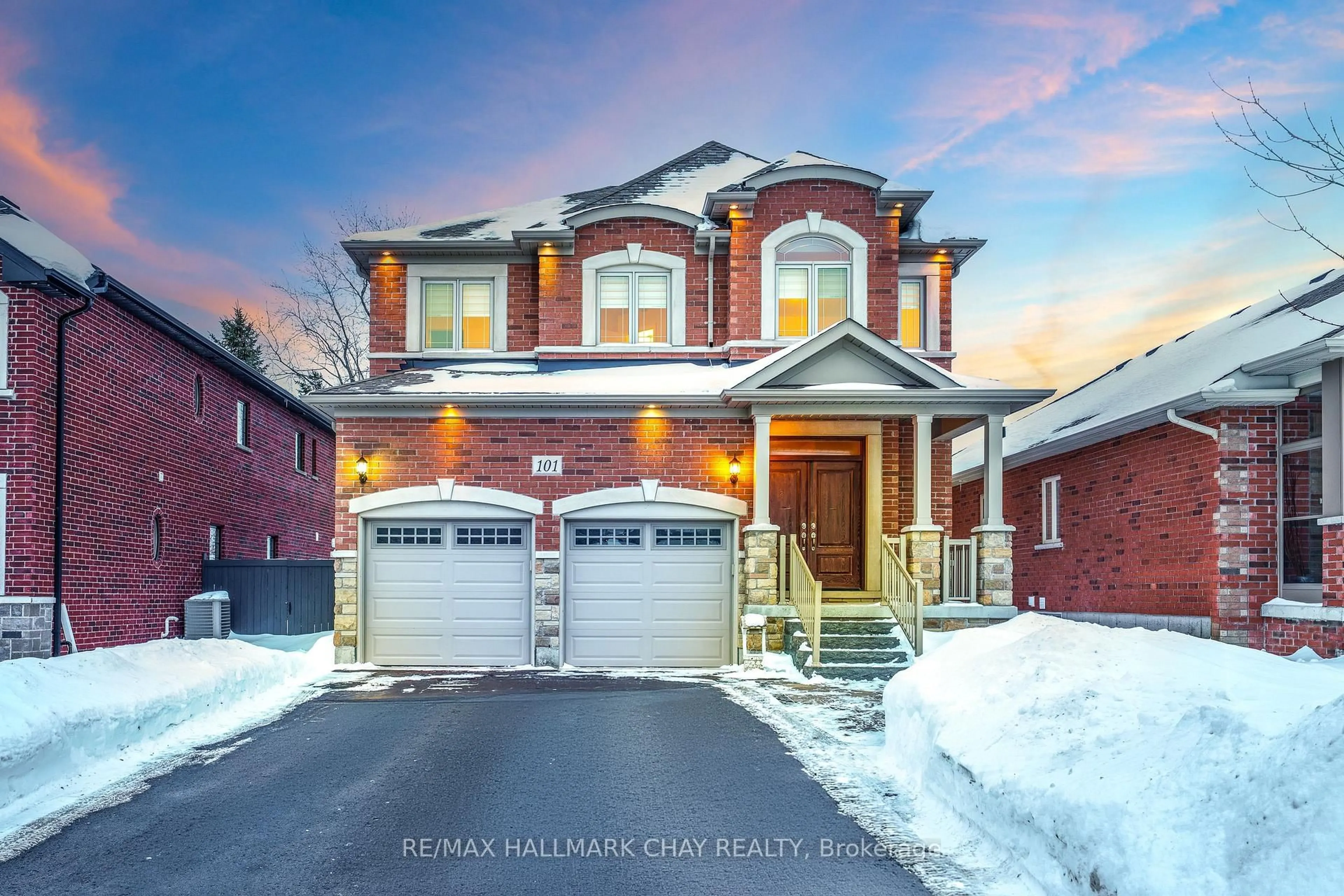 Home with brick exterior material, street for 101 Gardiner Dr, Bradford West Gwillimbury Ontario L3Z 3G2