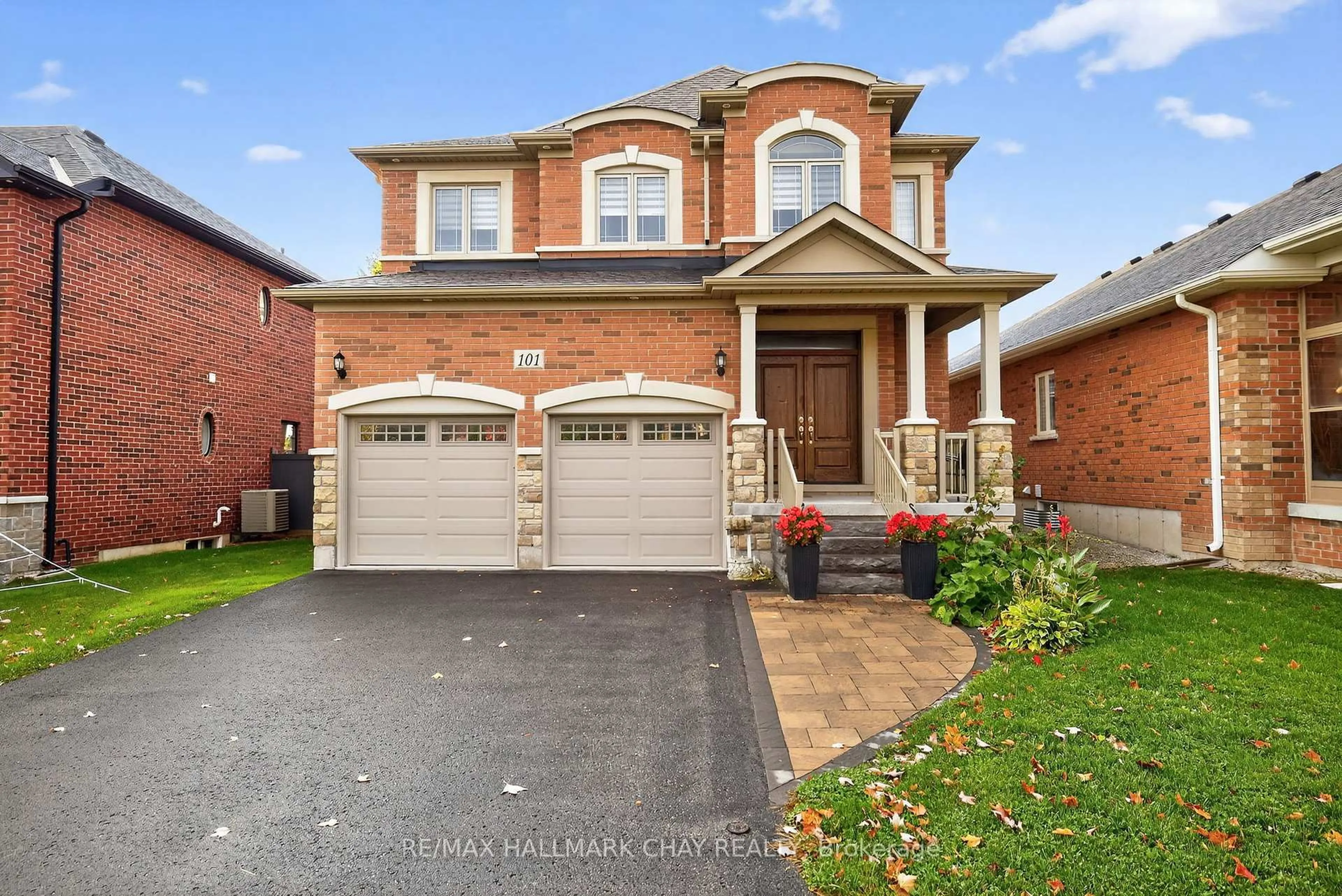 Home with brick exterior material, street for 101 Gardiner Dr, Bradford West Gwillimbury Ontario L3Z 3G2