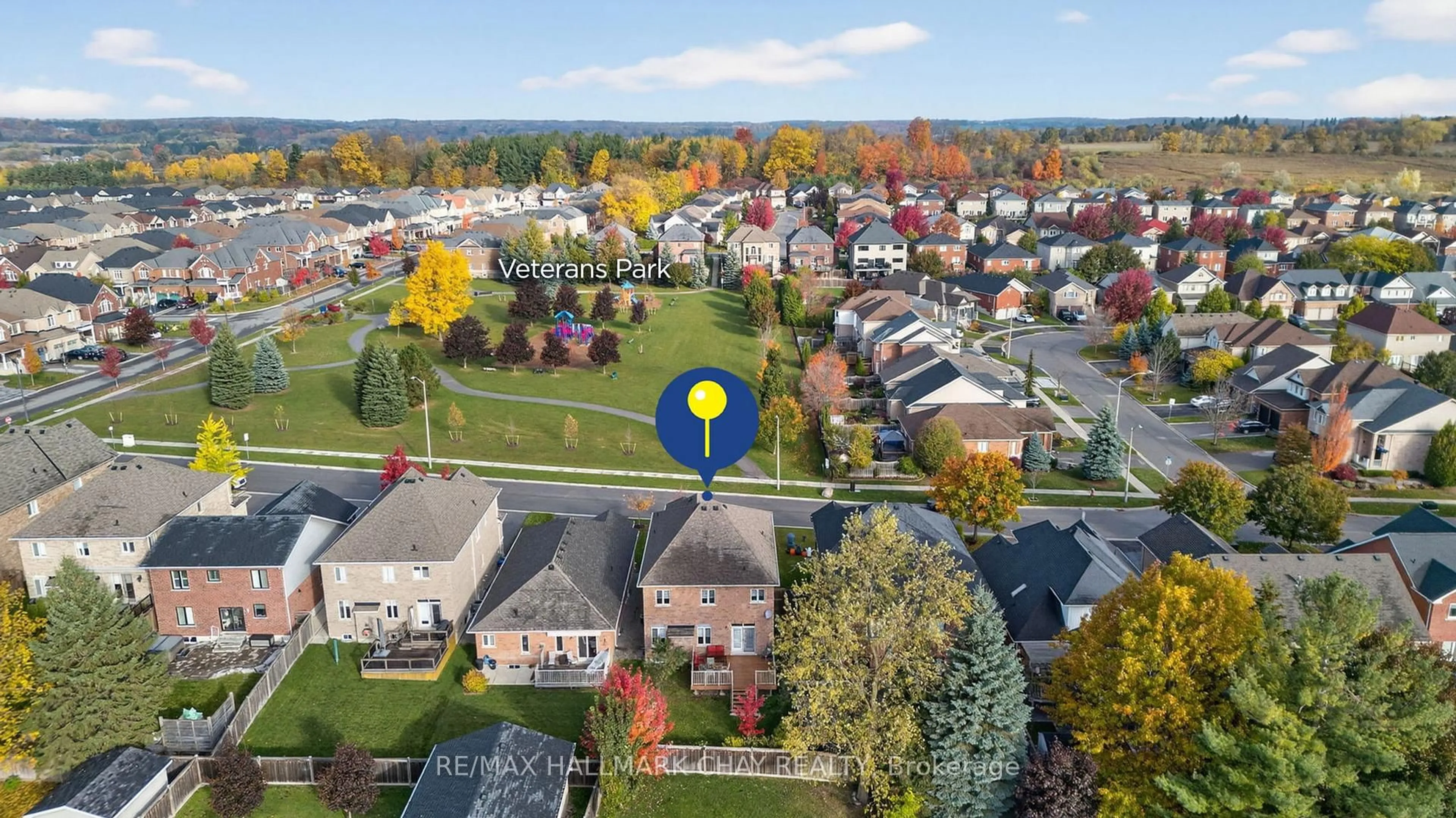 A pic from outside/outdoor area/front of a property/back of a property/a pic from drone, street for 101 Gardiner Dr, Bradford West Gwillimbury Ontario L3Z 3G2