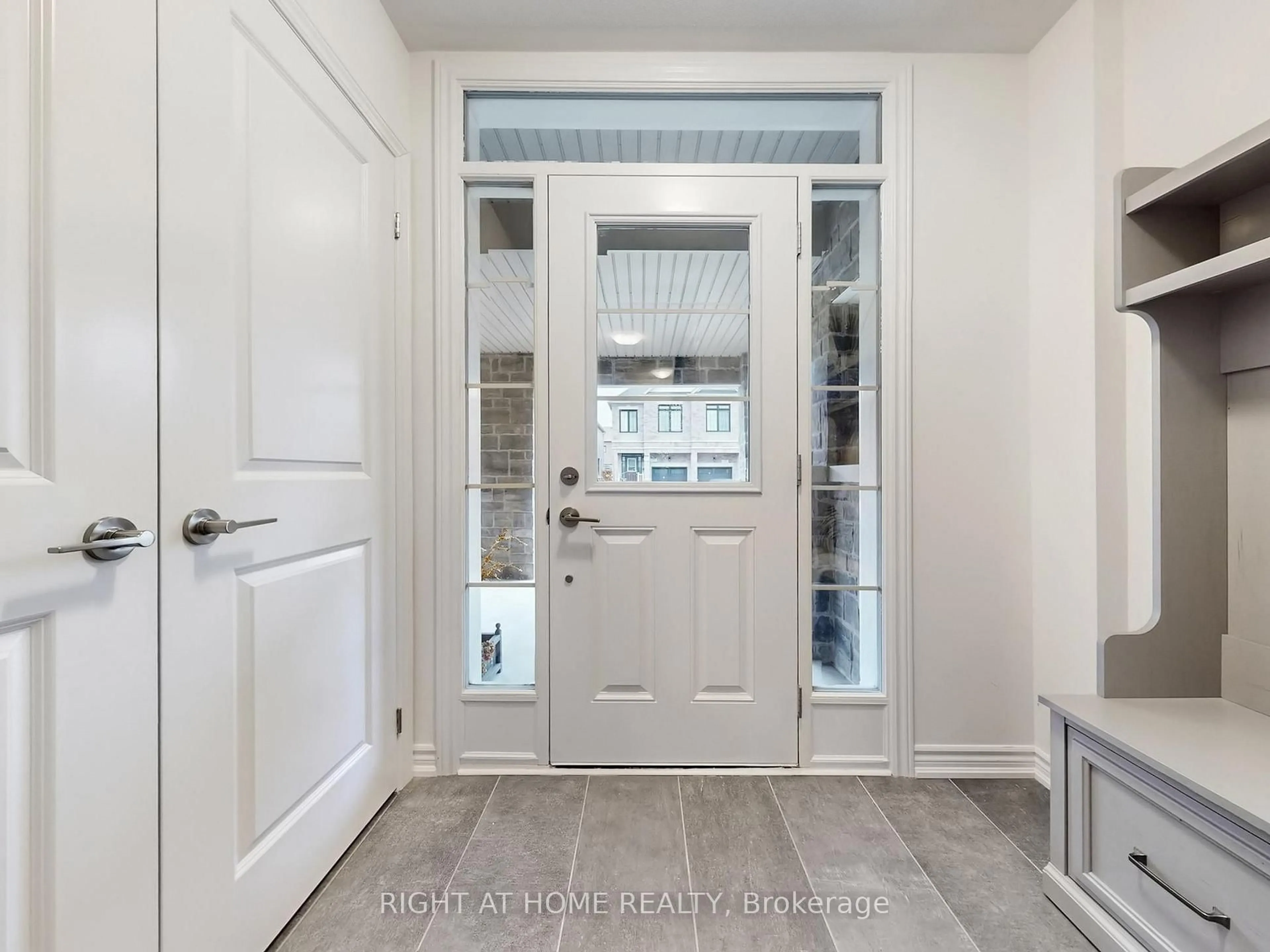 Indoor entryway for 30 Paisley Dr, Bradford West Gwillimbury Ontario L3Y 0A3