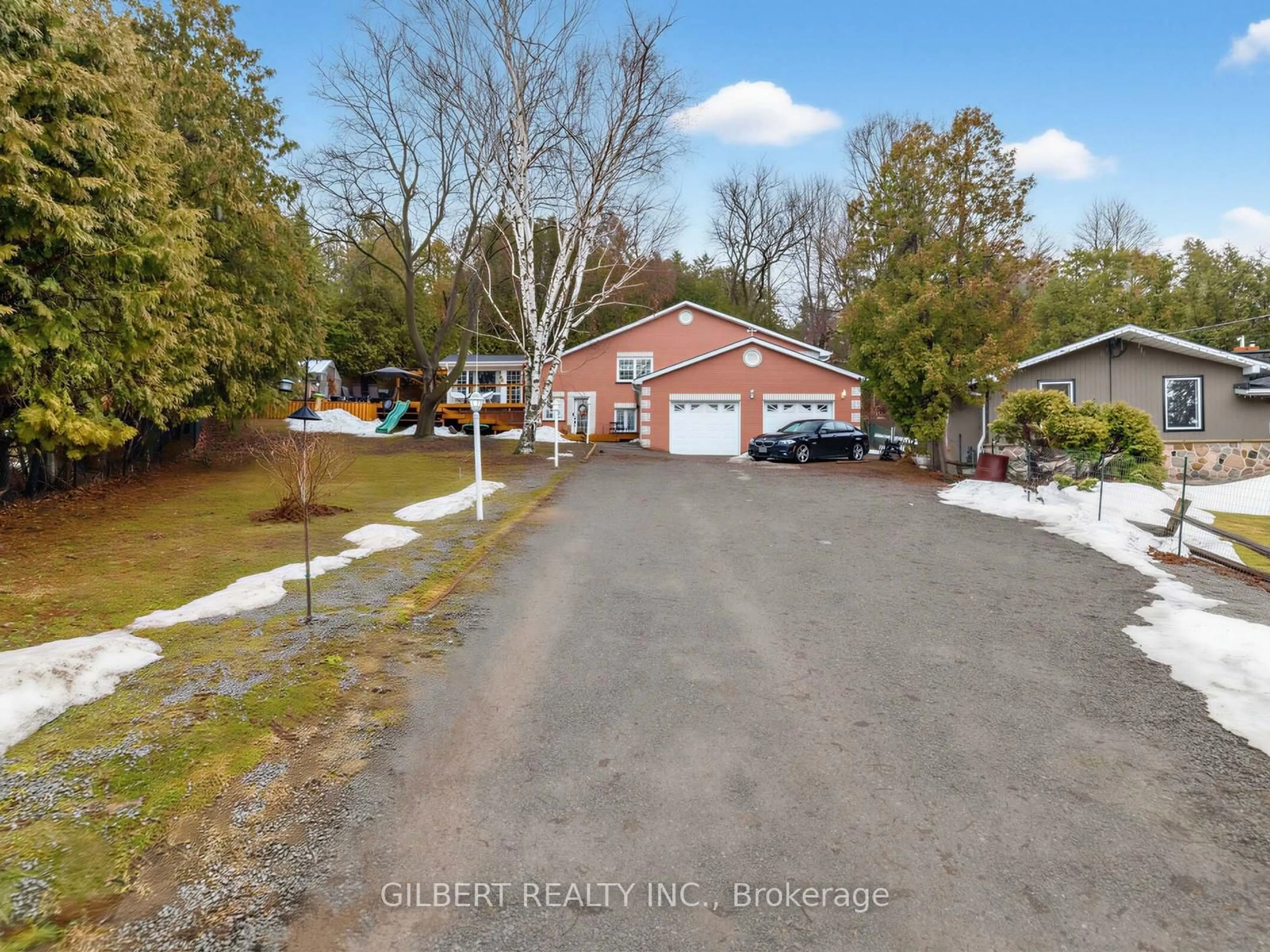 A pic from outside/outdoor area/front of a property/back of a property/a pic from drone, water/lake/river/ocean view for 313 winnifred Dr, Georgina Ontario L4P 3B4