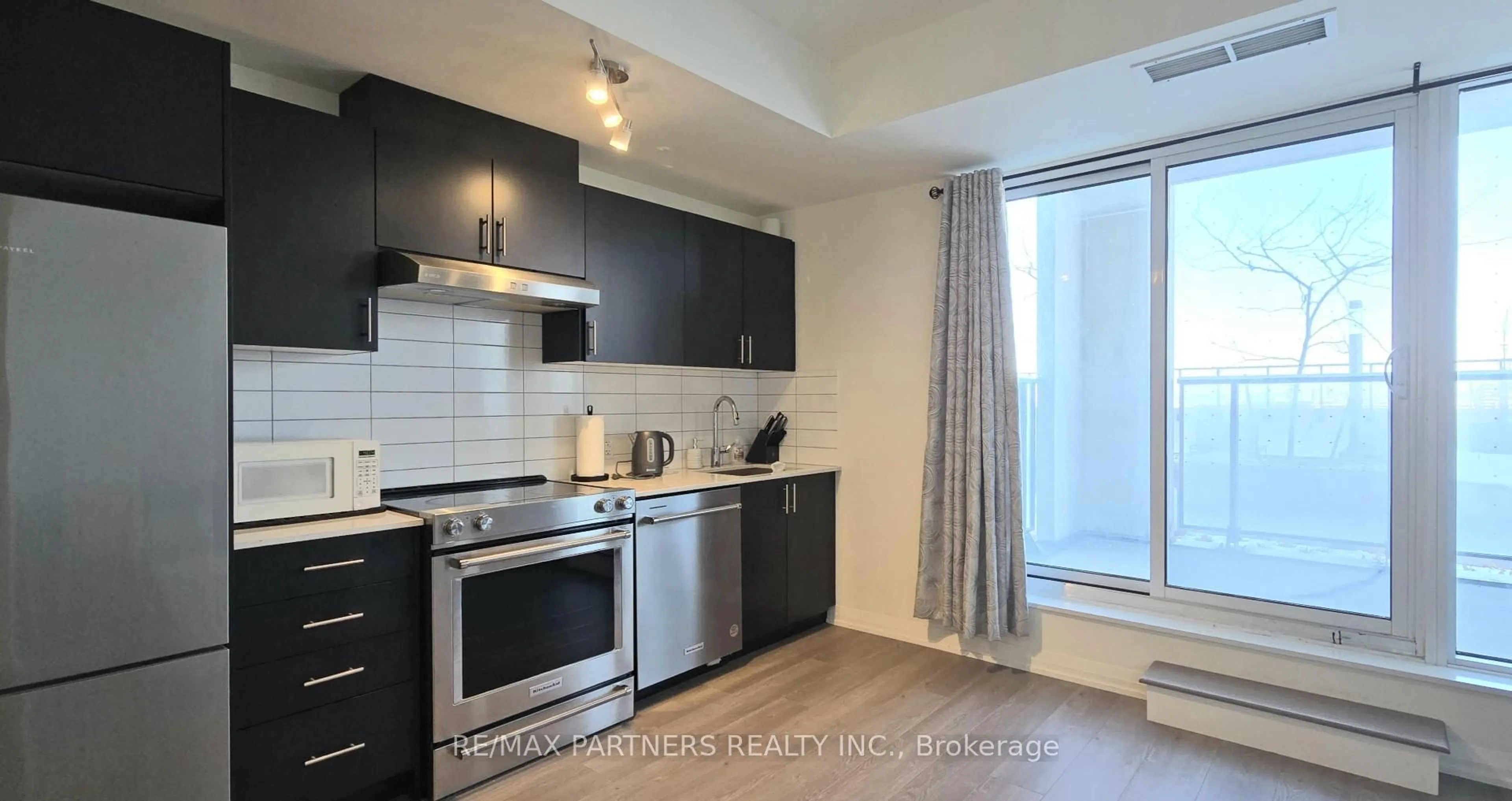 Standard kitchen, unknown for 9000 Jane St #810, Vaughan Ontario L4K 2M9