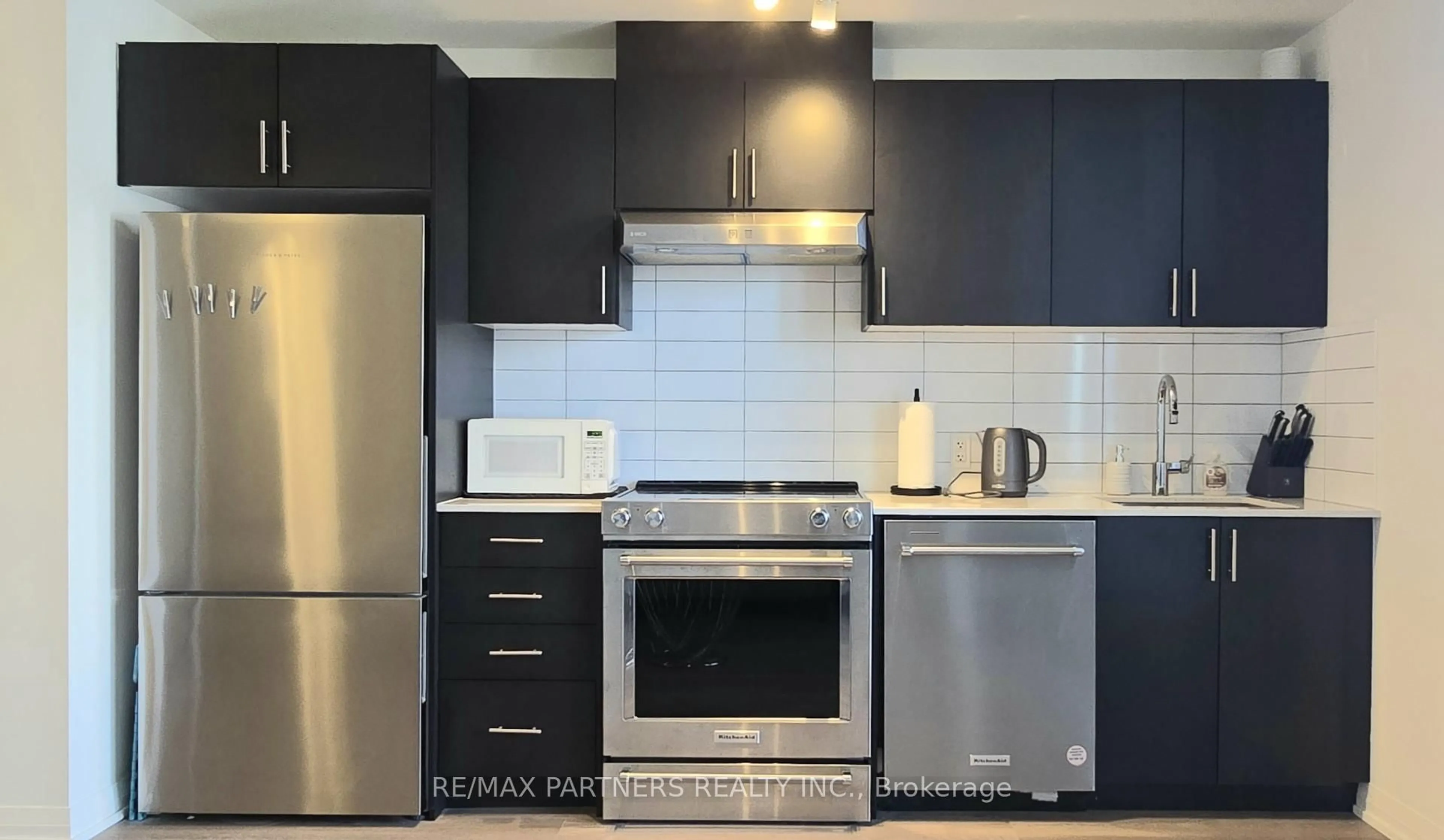 Standard kitchen, unknown for 9000 Jane St #810, Vaughan Ontario L4K 2M9