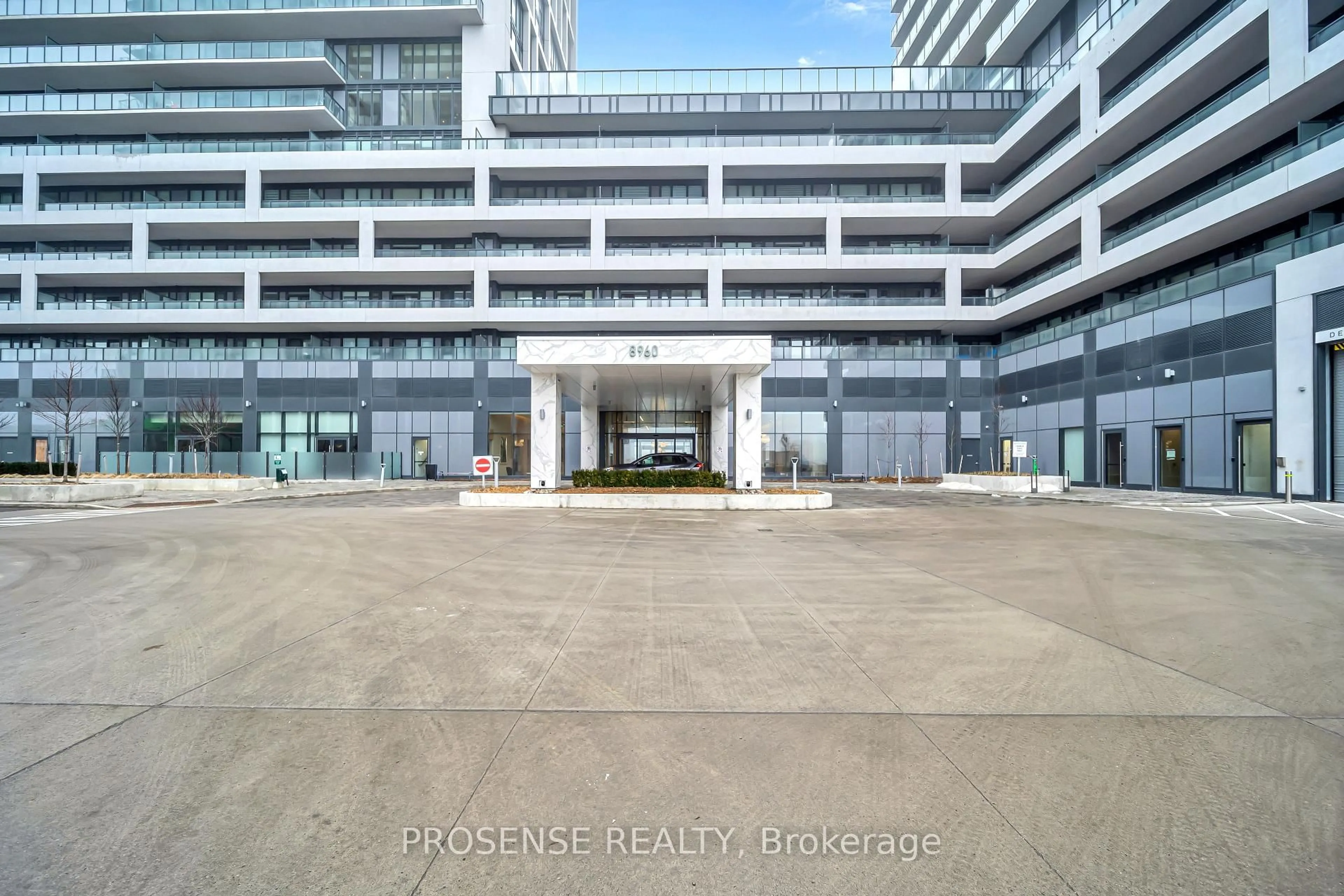 Indoor foyer for 8960 Jane St #402, Vaughan Ontario L4K 2M9