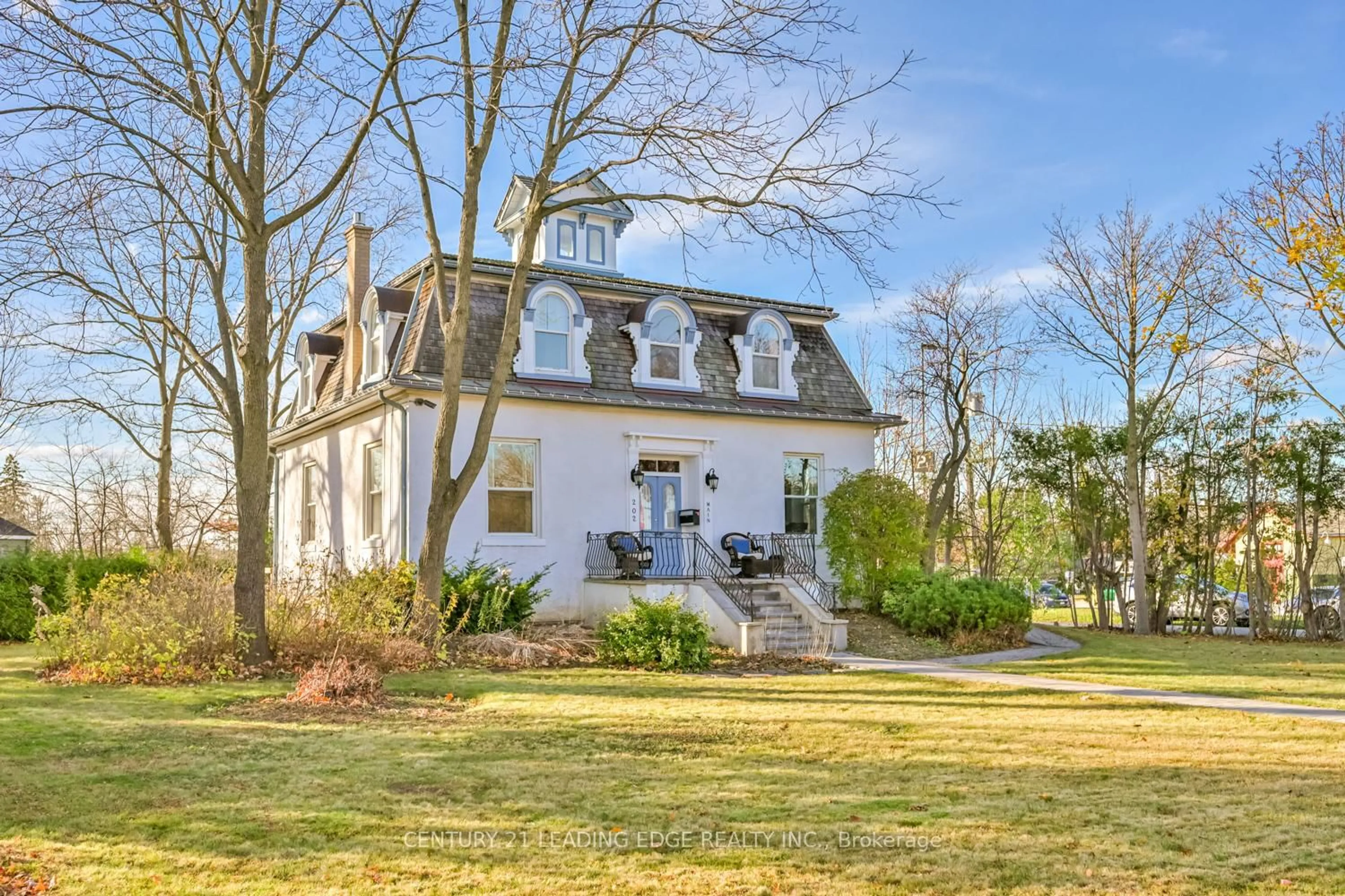 A pic from outside/outdoor area/front of a property/back of a property/a pic from drone, unknown for 202 Main St, Markham Ontario L3P 1Y3