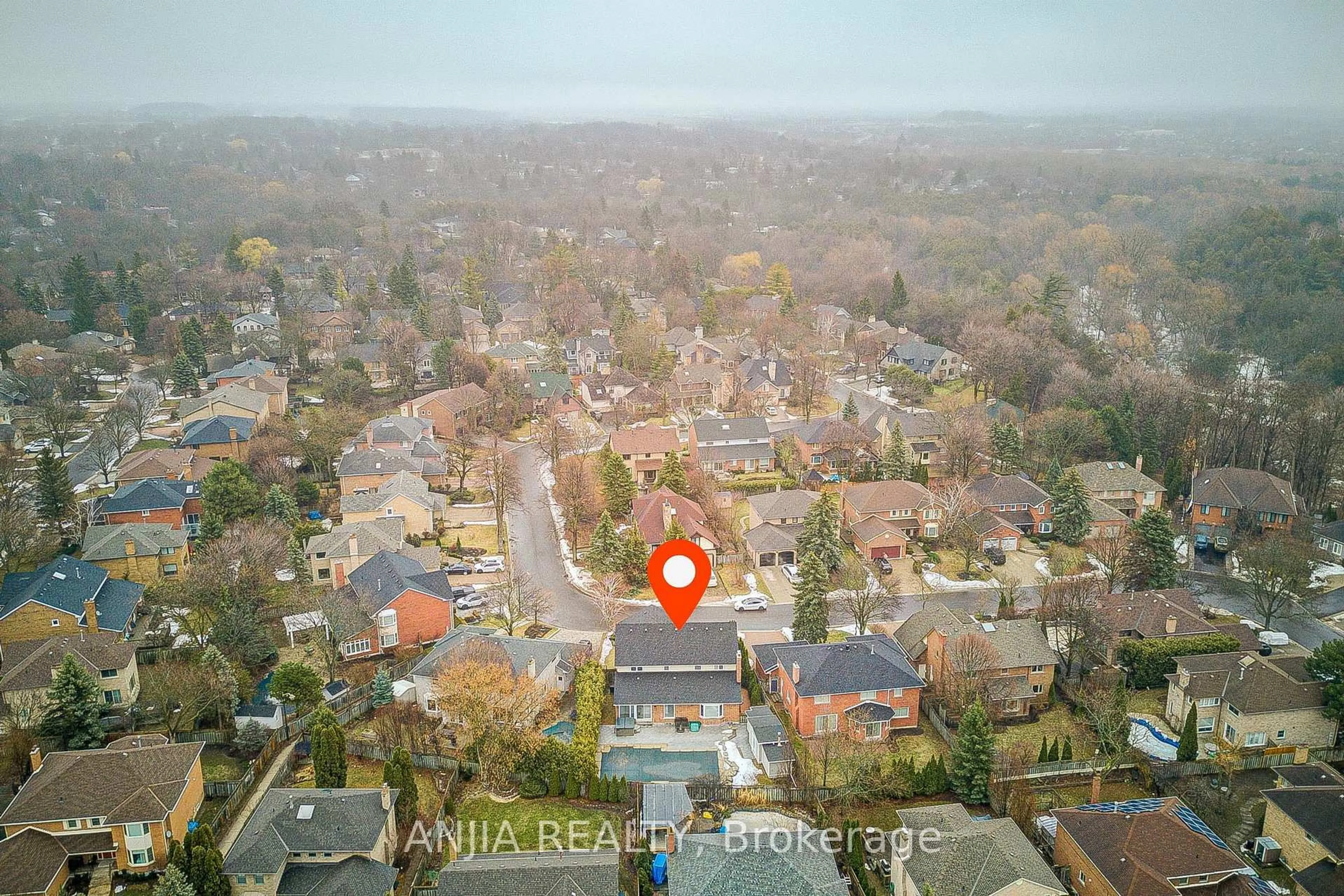 A pic from outside/outdoor area/front of a property/back of a property/a pic from drone, unknown for 63 Reeve Dr, Markham Ontario L3P 6C2