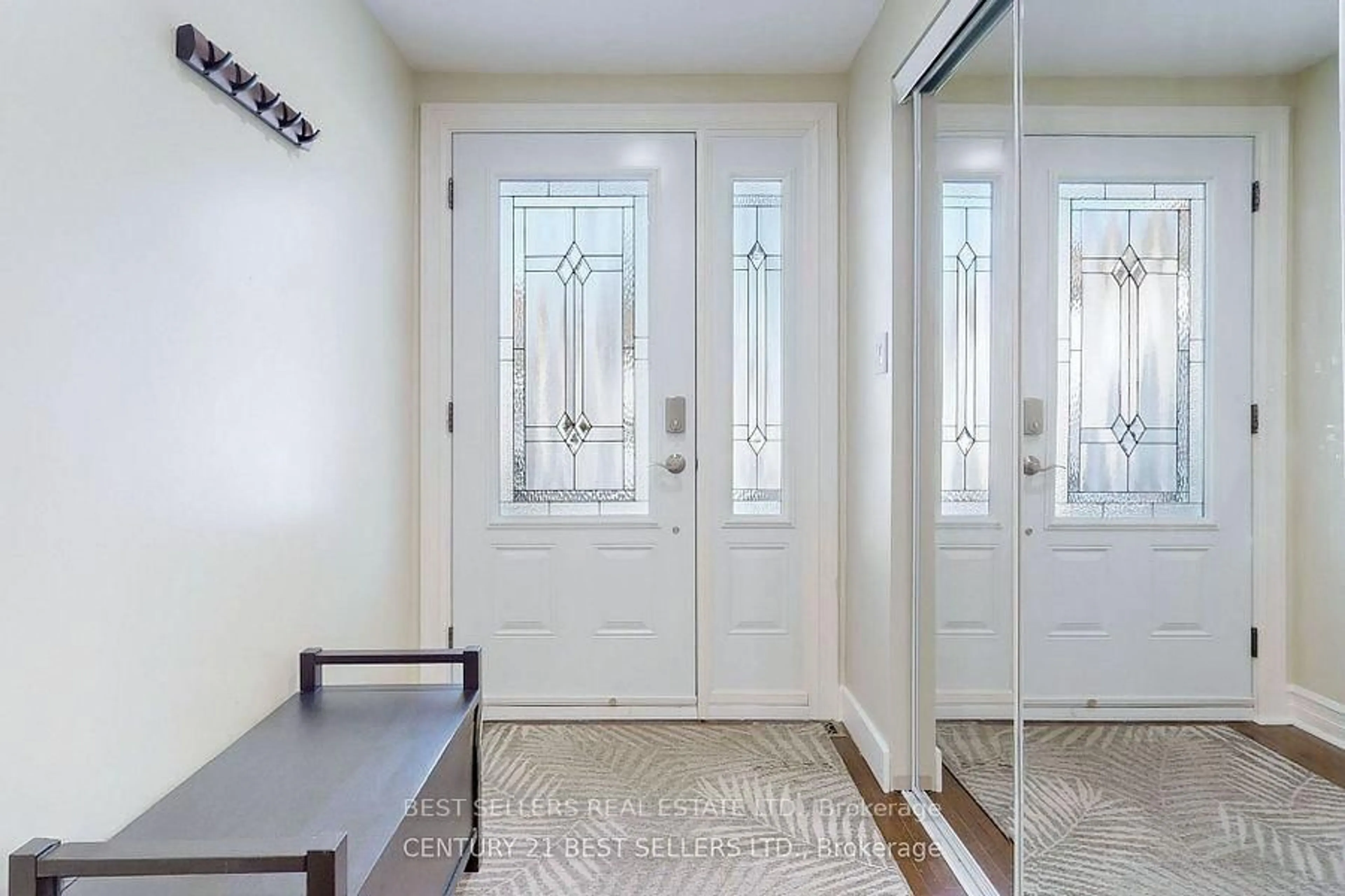 Indoor entryway for 26 Tecumseth Pines Dr, New Tecumseth Ontario L0G 1W0