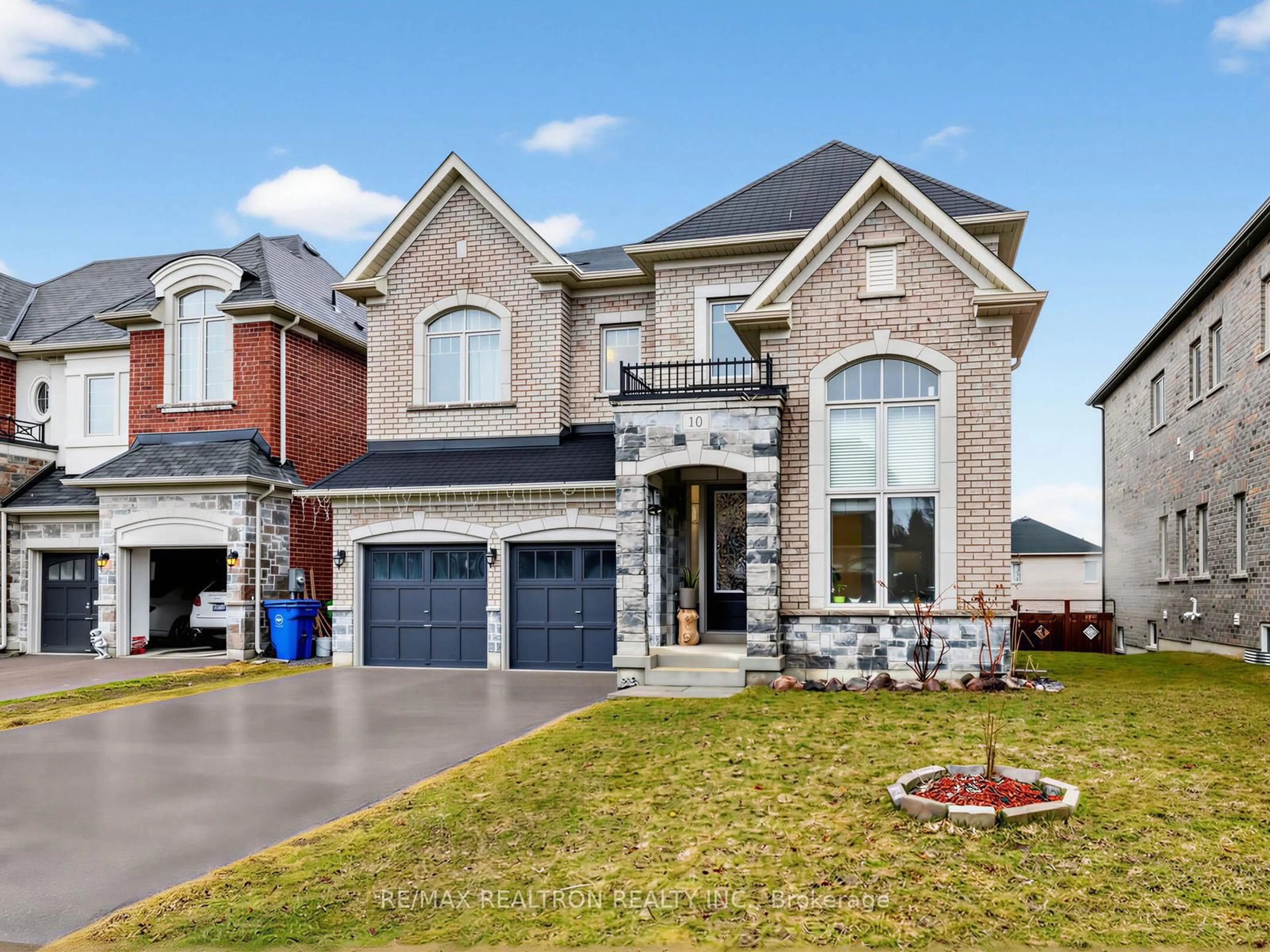 Home with brick exterior material, street for 10 Mary Wilson Crt, East Gwillimbury Ontario L9N 0P5