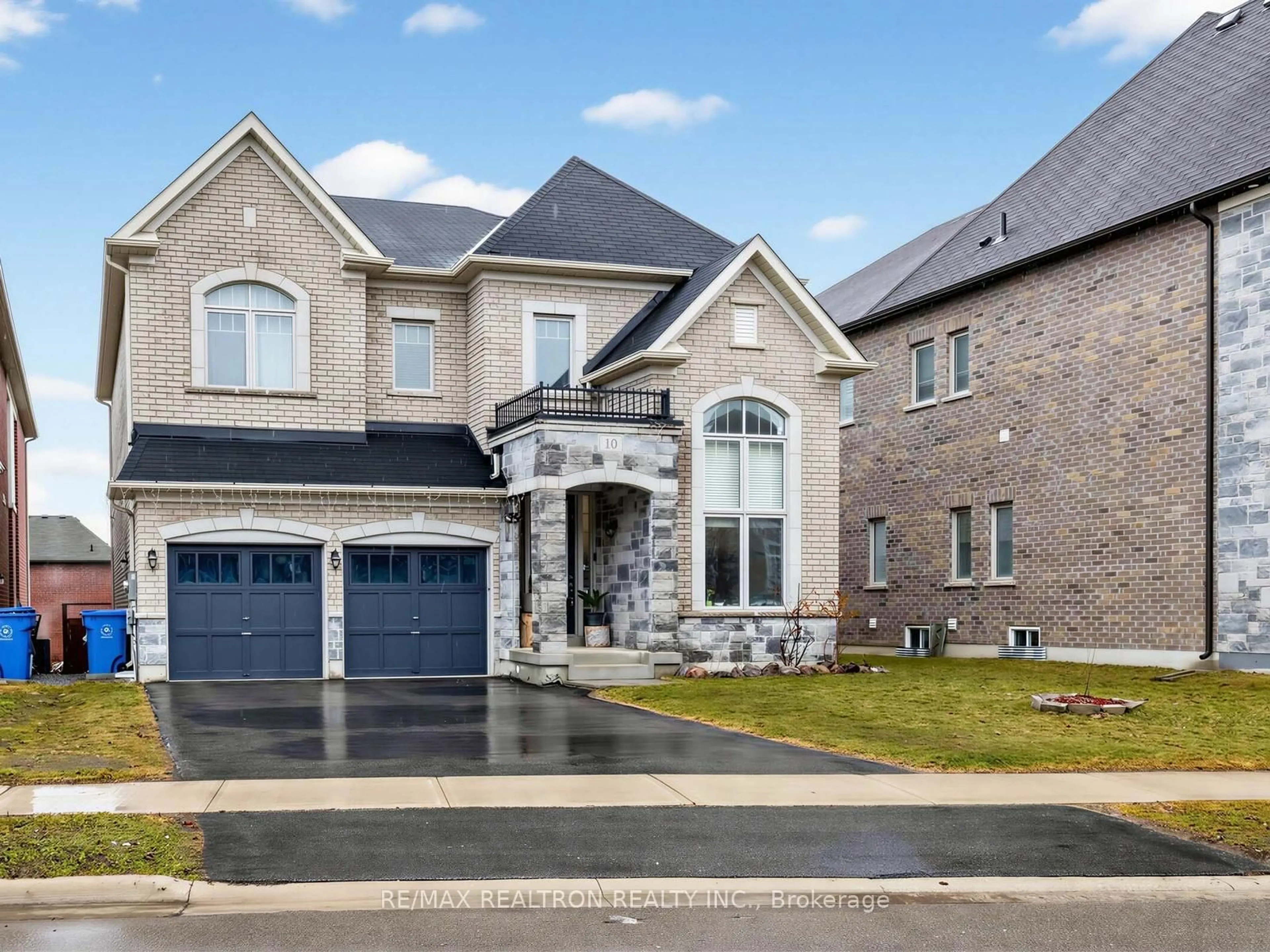 Home with brick exterior material, street for 10 Mary Wilson Crt, East Gwillimbury Ontario L9N 0P5