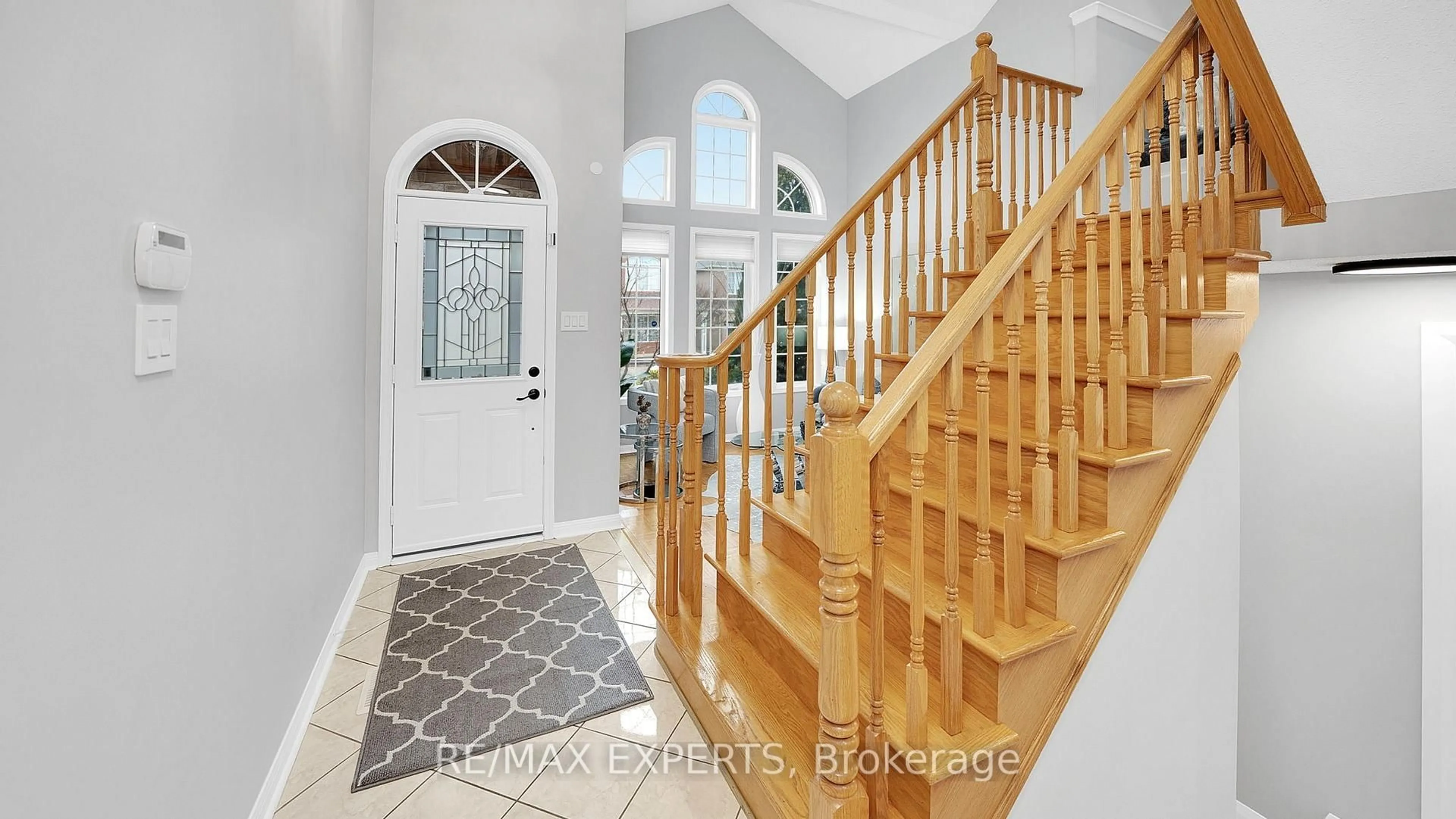 Indoor entryway for 11 Crew Cres, Vaughan Ontario L6A 3E9