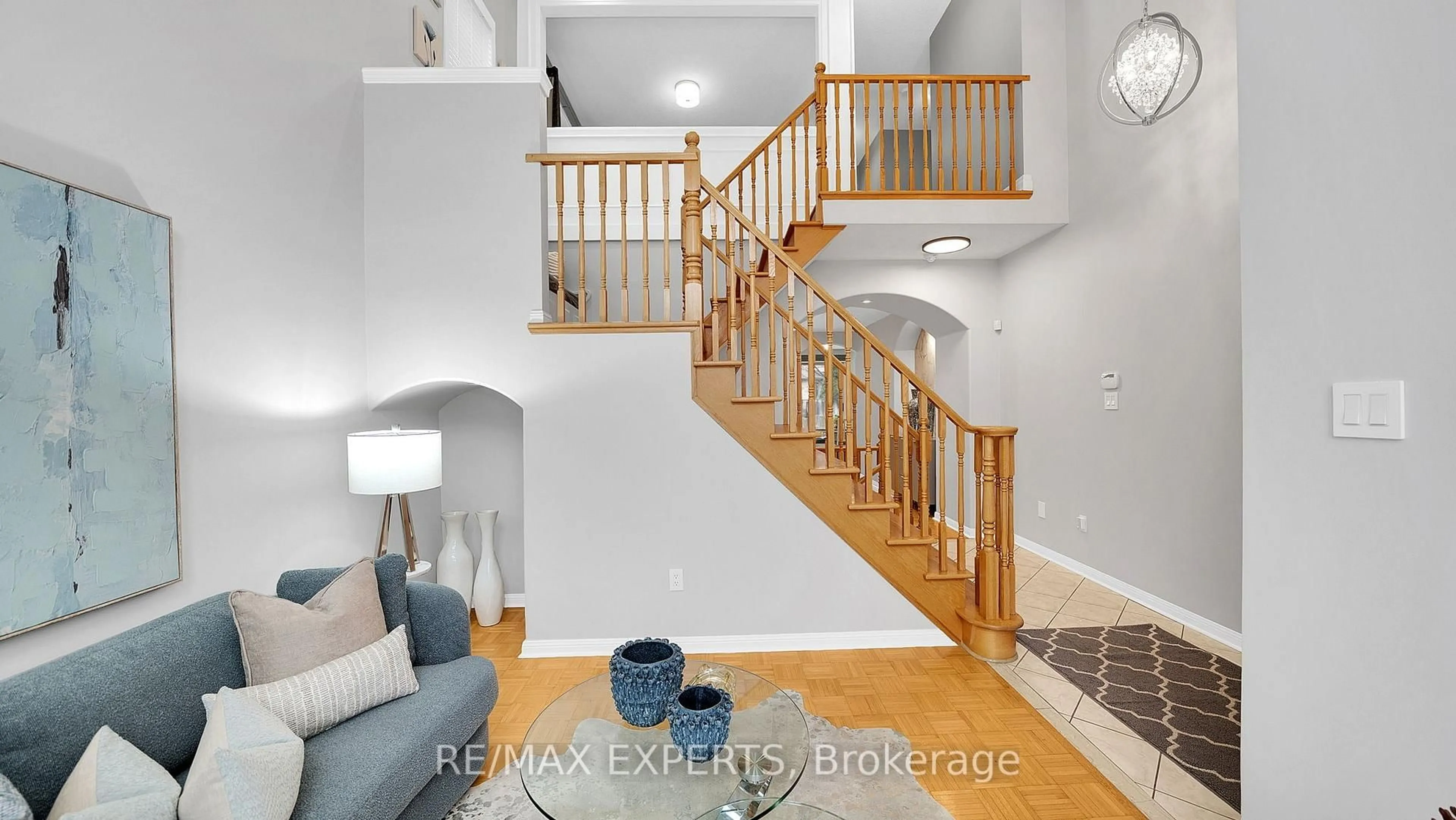Indoor entryway for 11 Crew Cres, Vaughan Ontario L6A 3E9