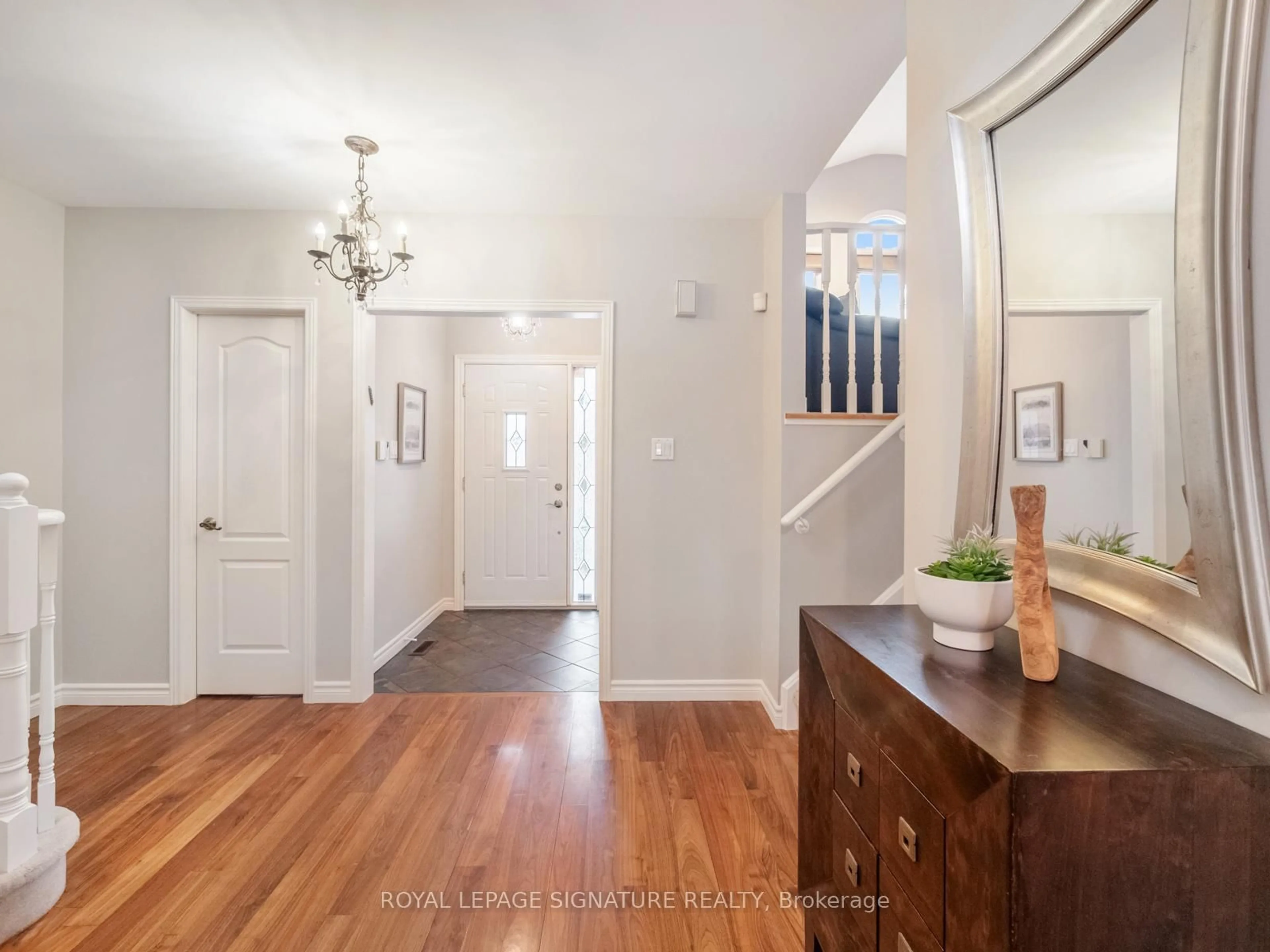 Indoor entryway for 72 Cantertrot Crt, Vaughan Ontario L4J 7X7