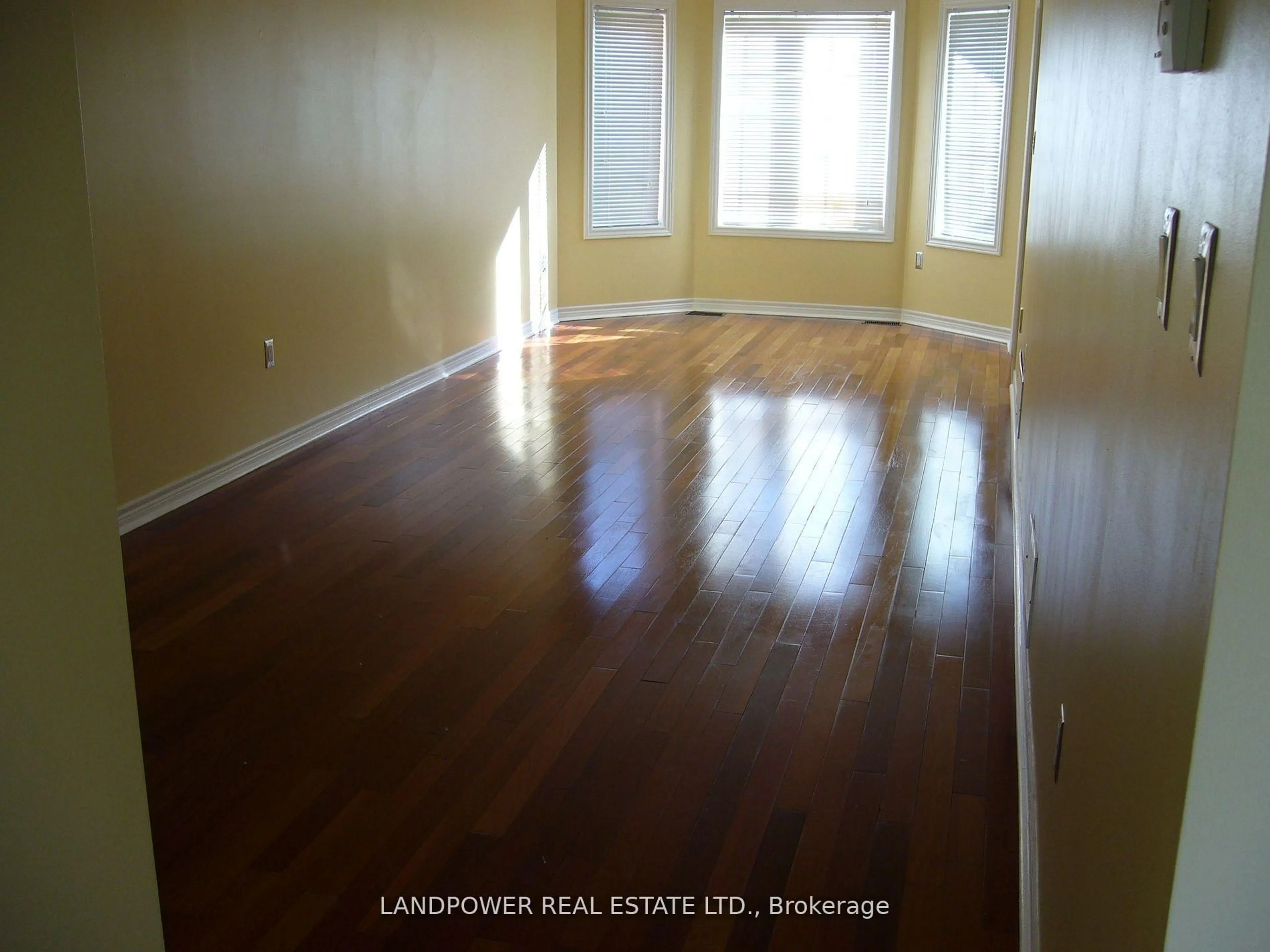 A pic of a room for 36 Amberview Dr, Georgina Ontario L4P 3X8