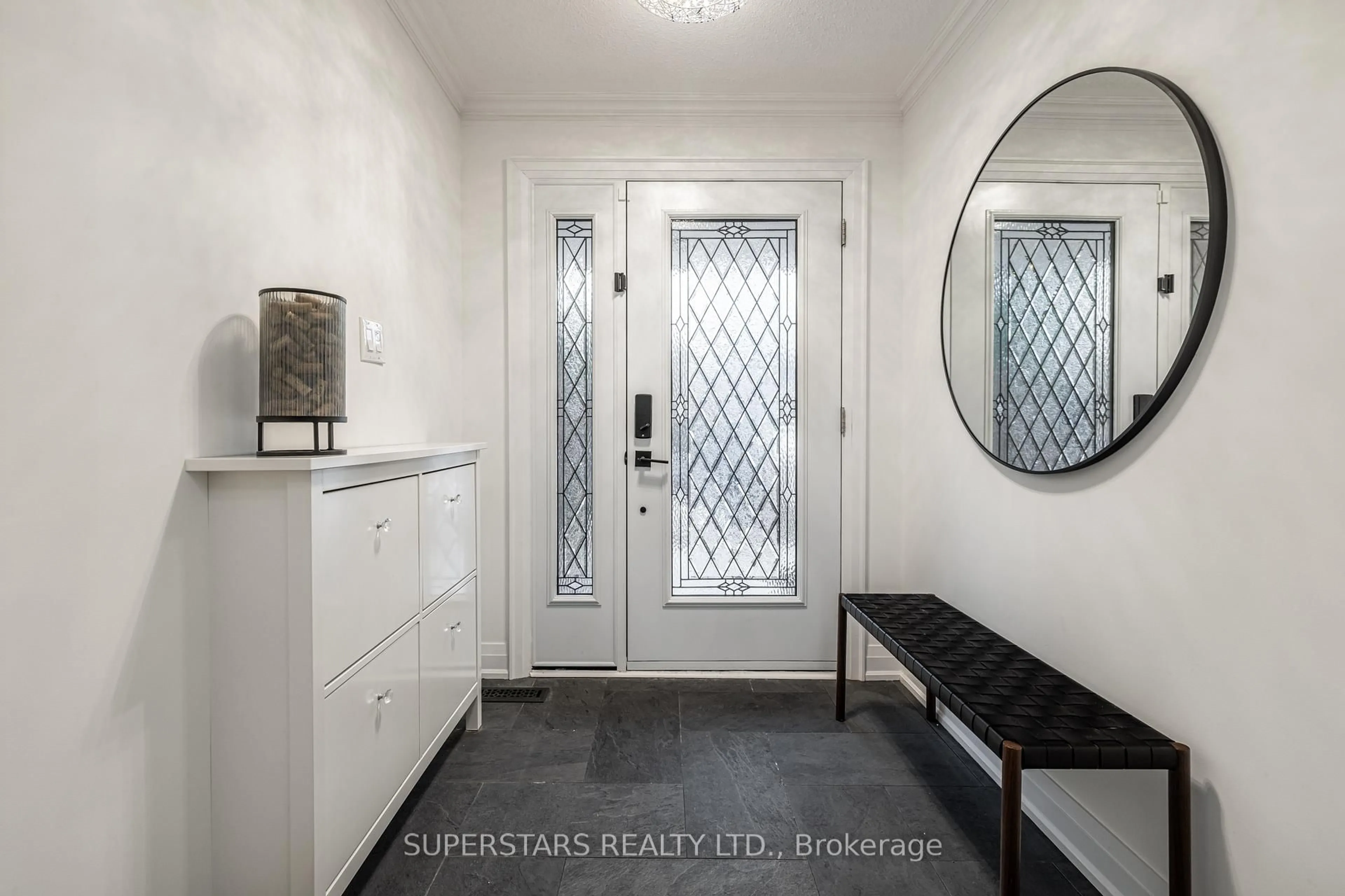 Indoor entryway for 56 Marsh Harbour, Aurora Ontario L4G 5Y6