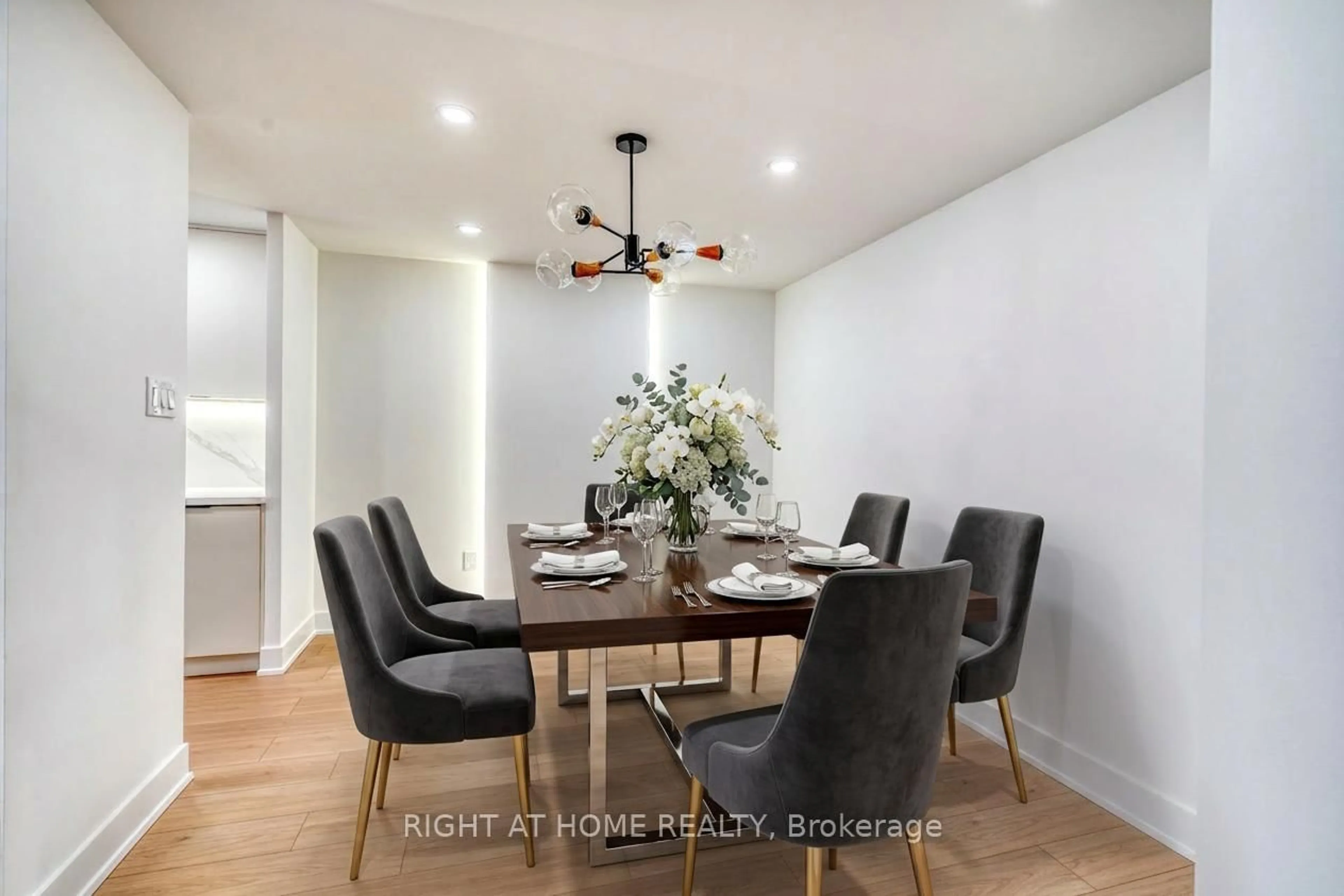 Dining room, wood/laminate floor for 7460 Bathurst St #512, Vaughan Ontario L4J 7K9