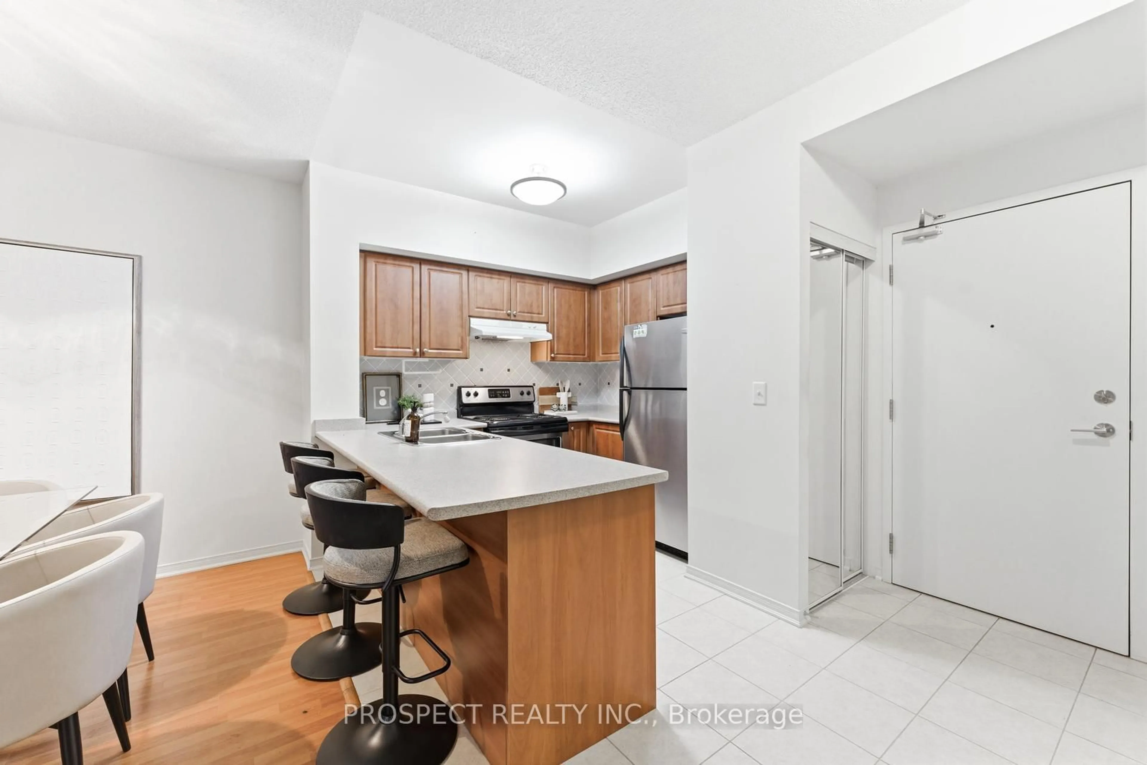 Standard kitchen, unknown for 9451 Jane St #208, Vaughan Ontario L6A 4J1
