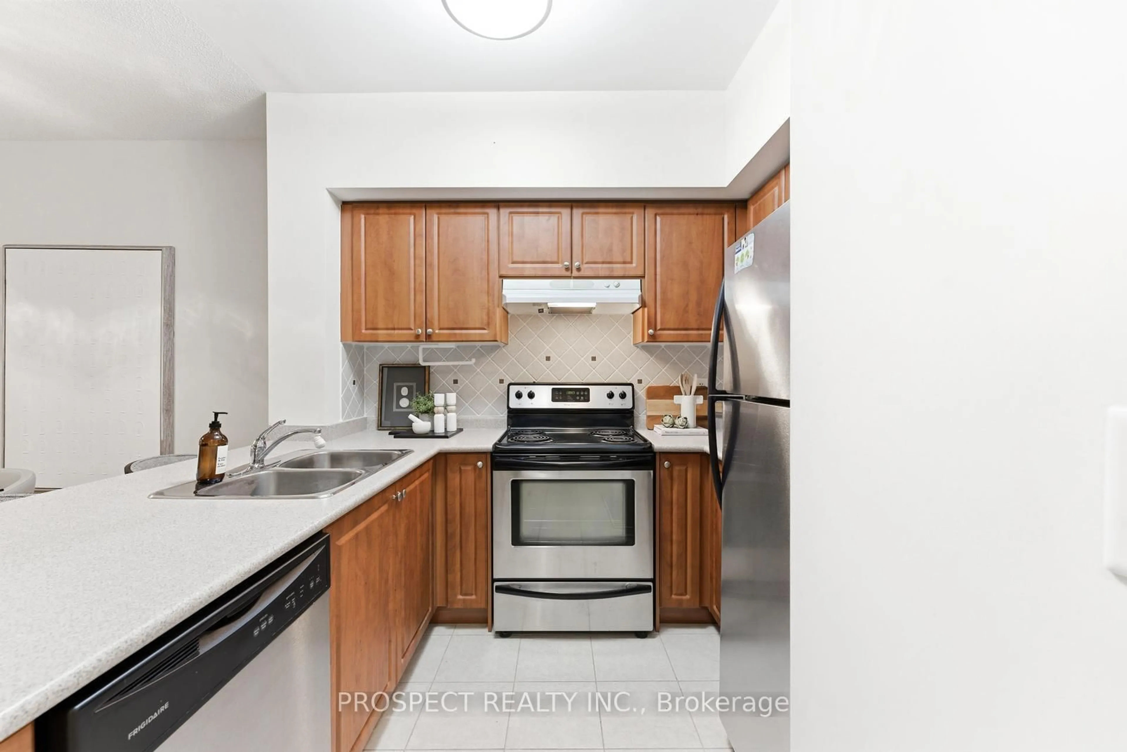 Standard kitchen, unknown for 9451 Jane St #208, Vaughan Ontario L6A 4J1