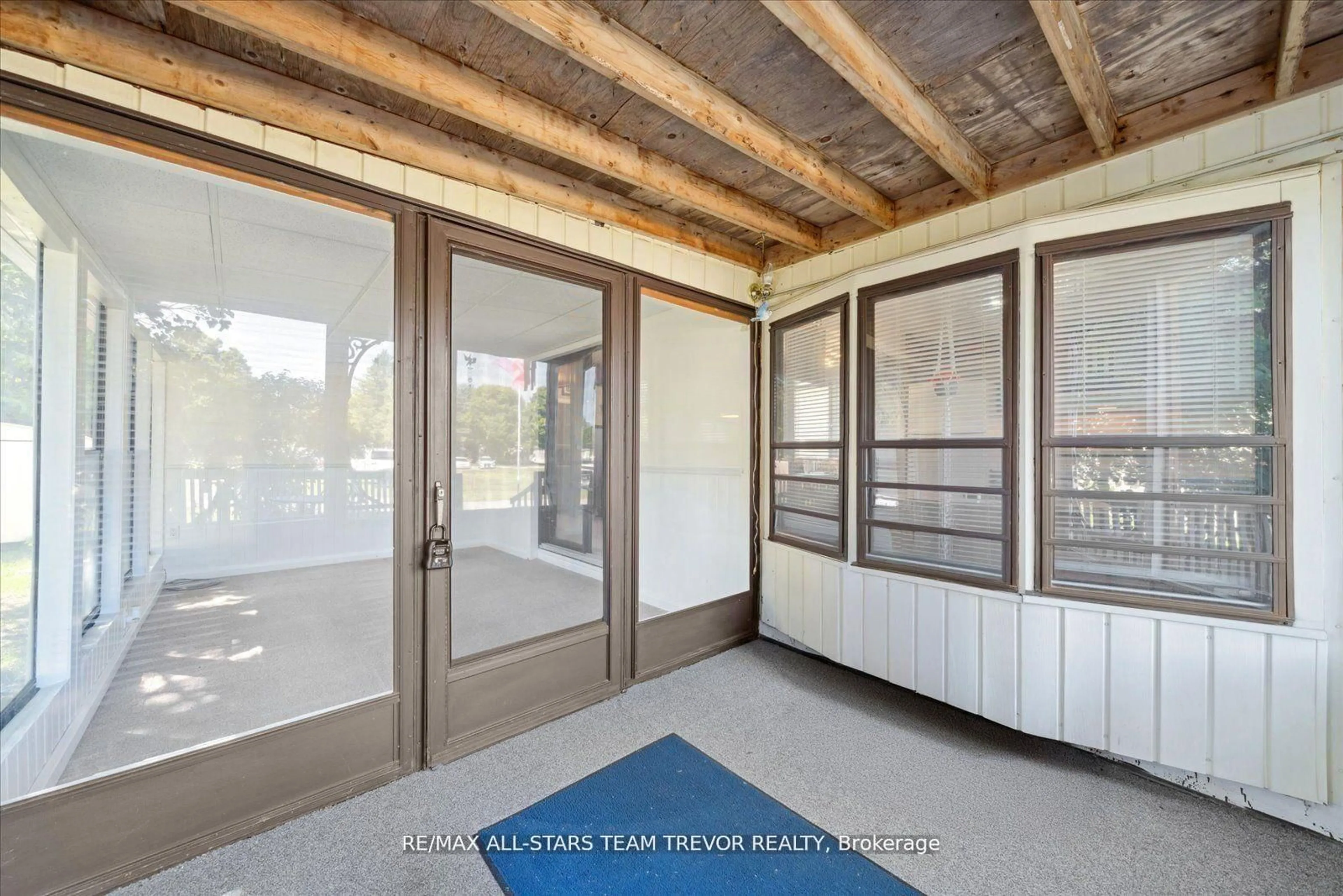 Indoor entryway for 285 Crydermans Sdrd ##336, Georgina Ontario L0E 1A0