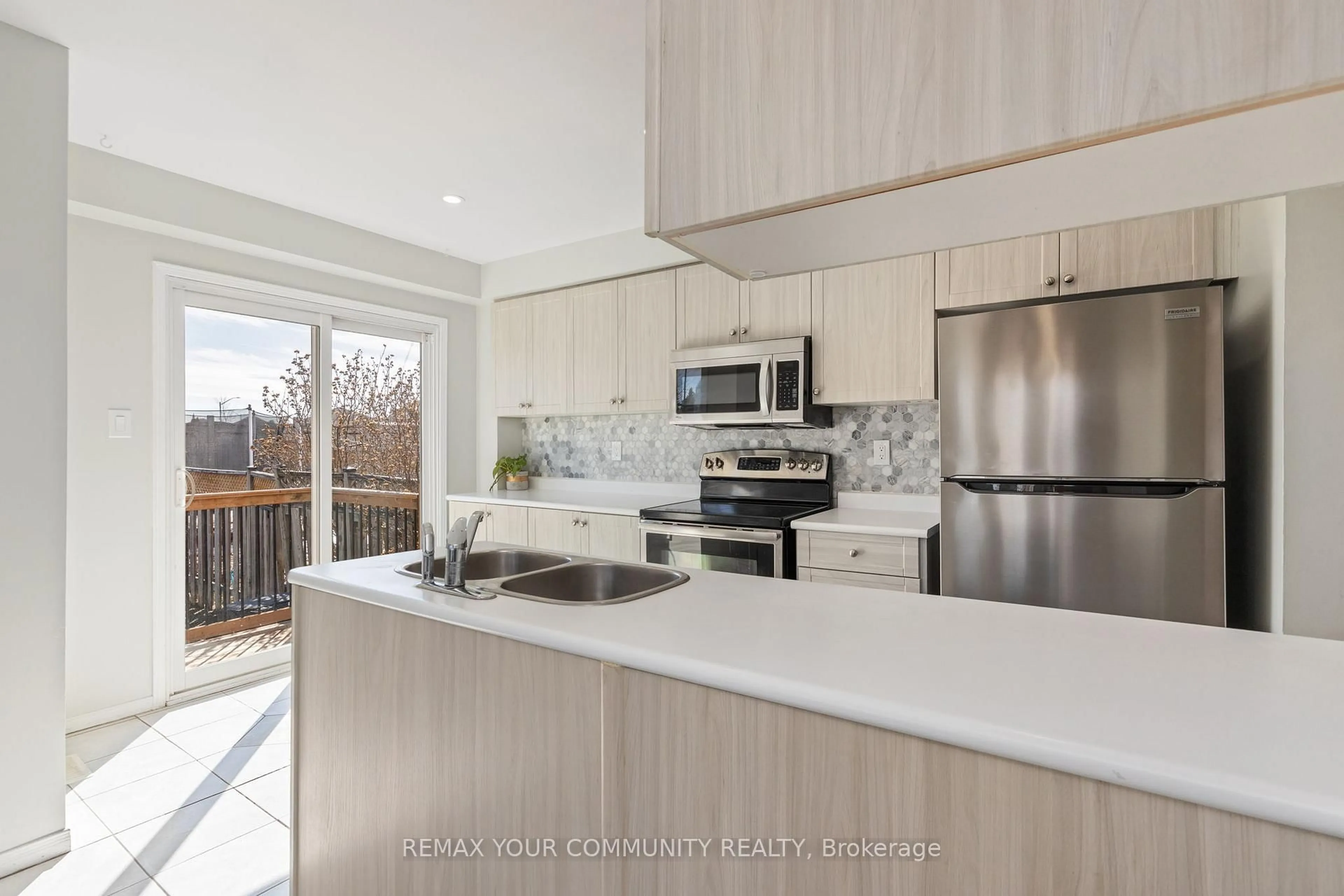 Open concept kitchen, unknown for 1245 Coleman Crt, Innisfil Ontario L9S 1X4