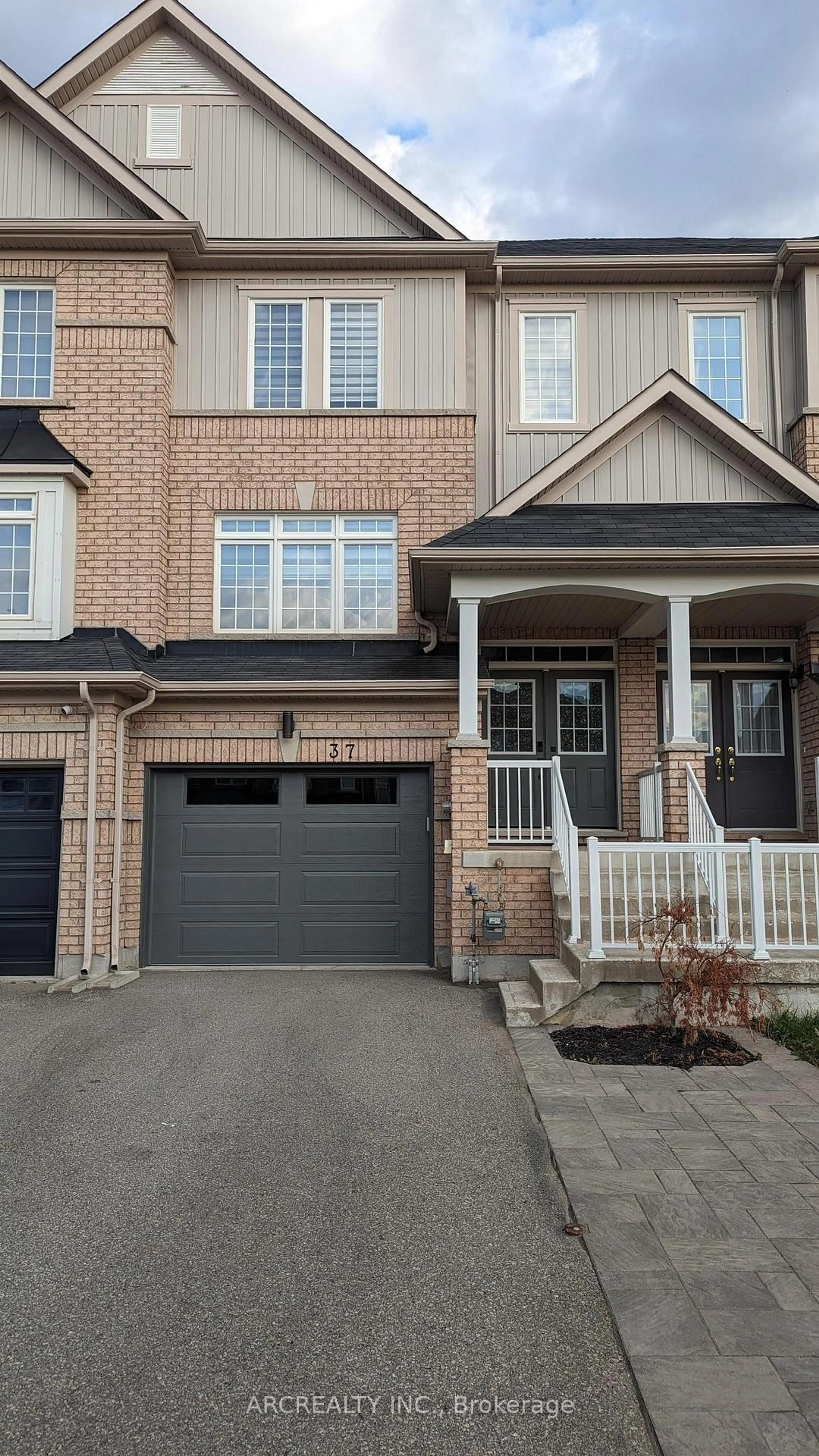 Home with brick exterior material, street for 37 Matthewson Ave, Bradford West Gwillimbury Ontario L3Z 0P3
