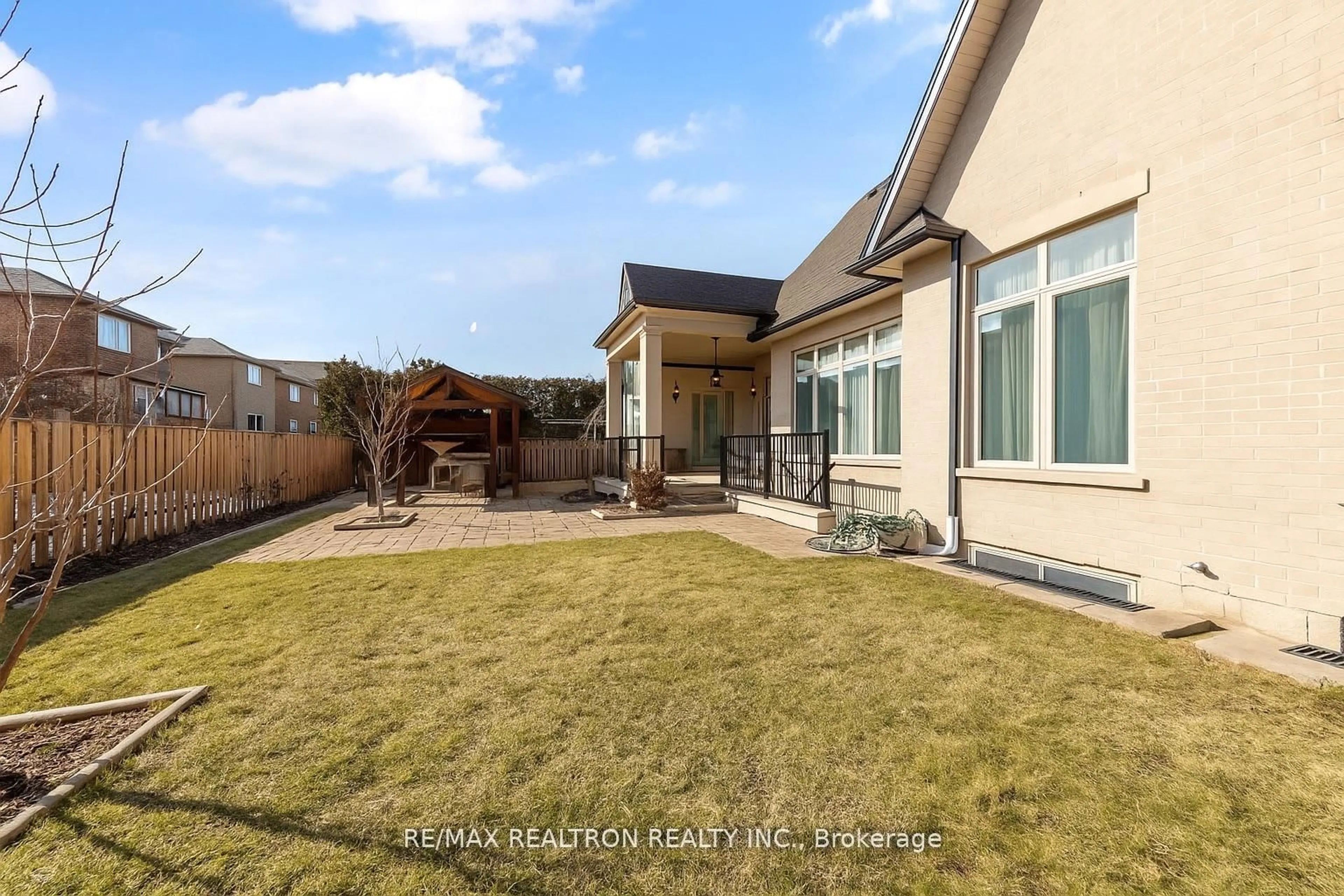 Unknown for 223 Crestwood Rd, Vaughan Ontario L4J 1A8