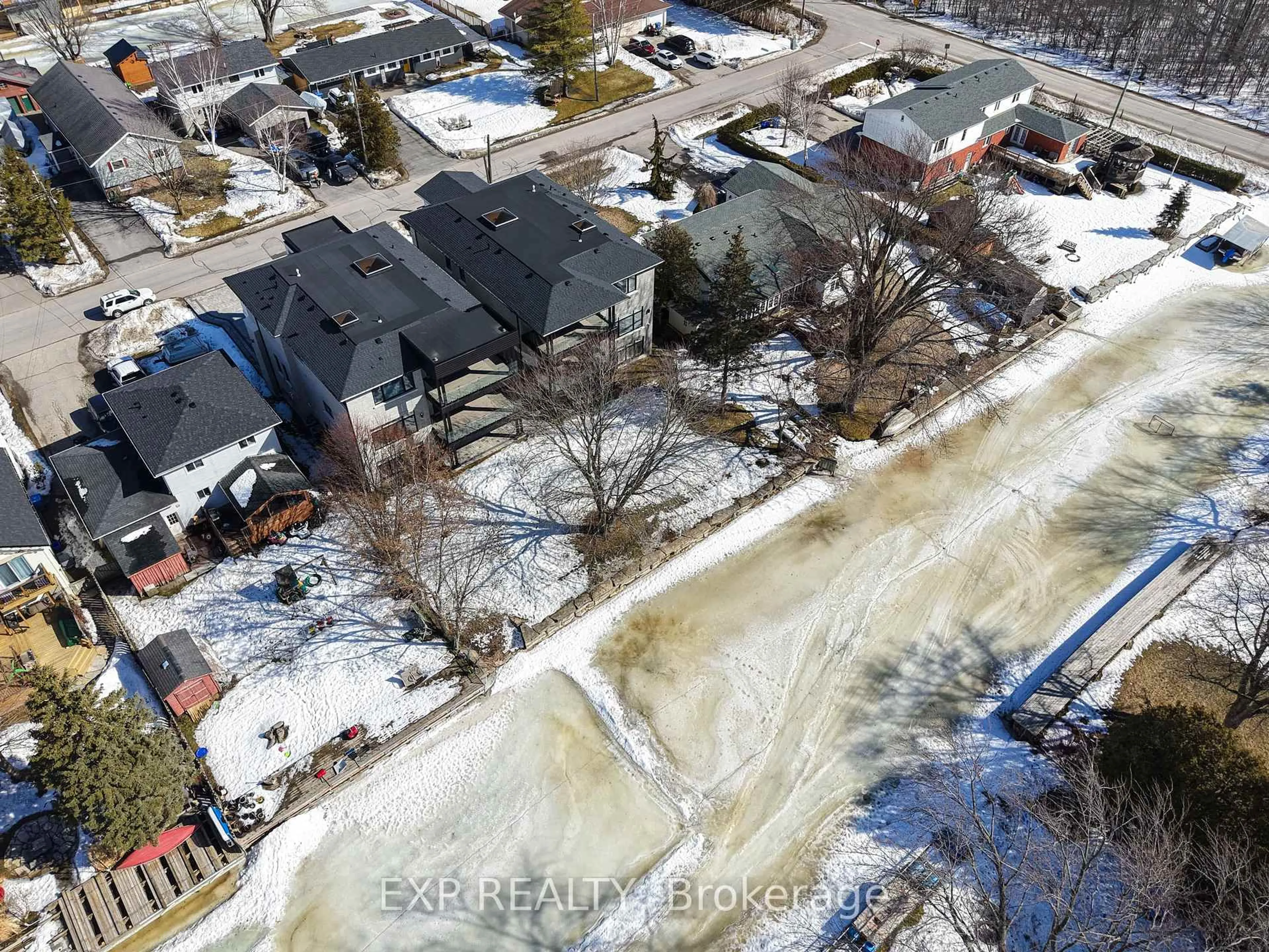 A pic from outside/outdoor area/front of a property/back of a property/a pic from drone, street for 12 Canal St, Georgina Ontario L4P 1K5