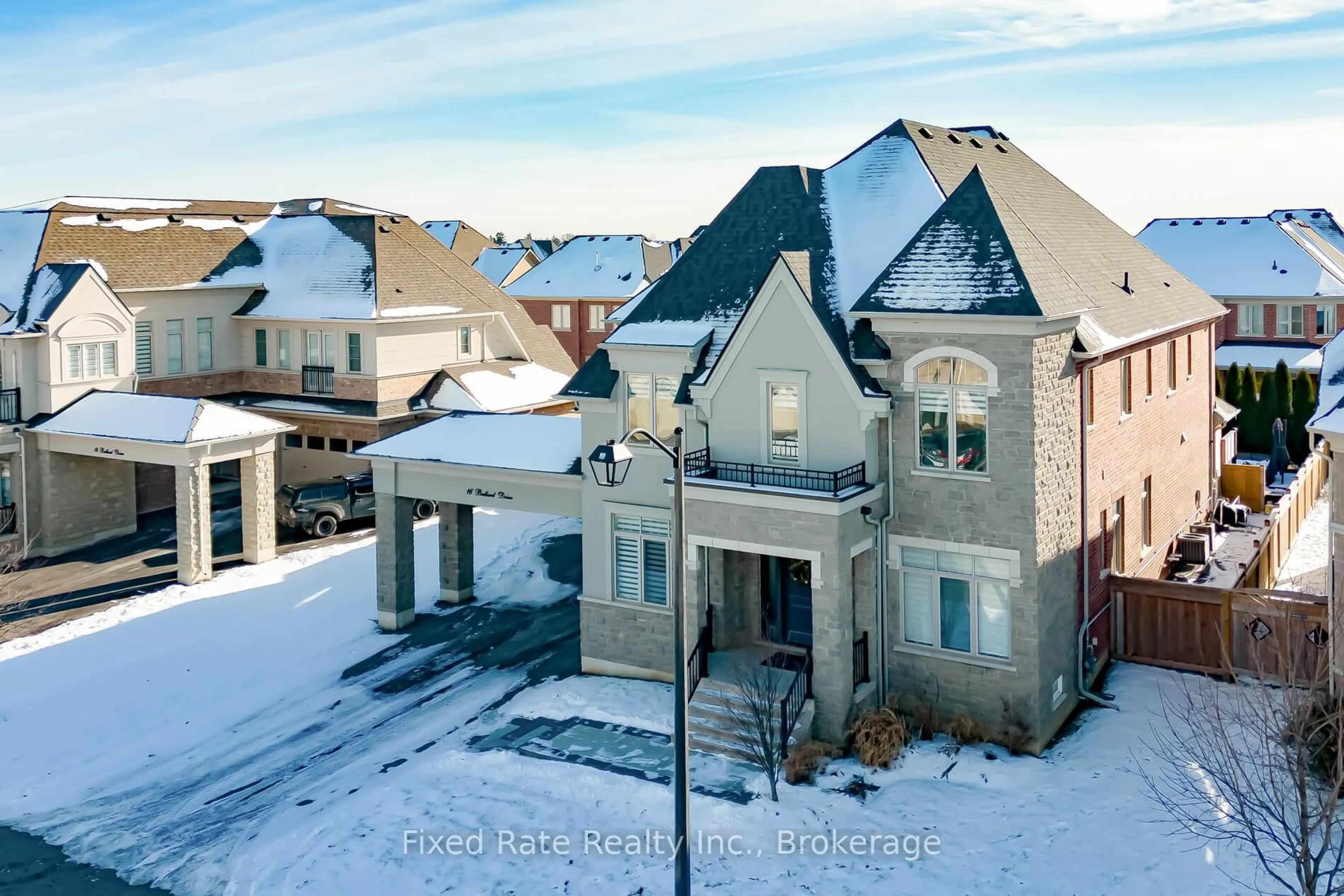 A pic from outside/outdoor area/front of a property/back of a property/a pic from drone, street for 16 Ballard Dr, King Ontario L7B 0N9