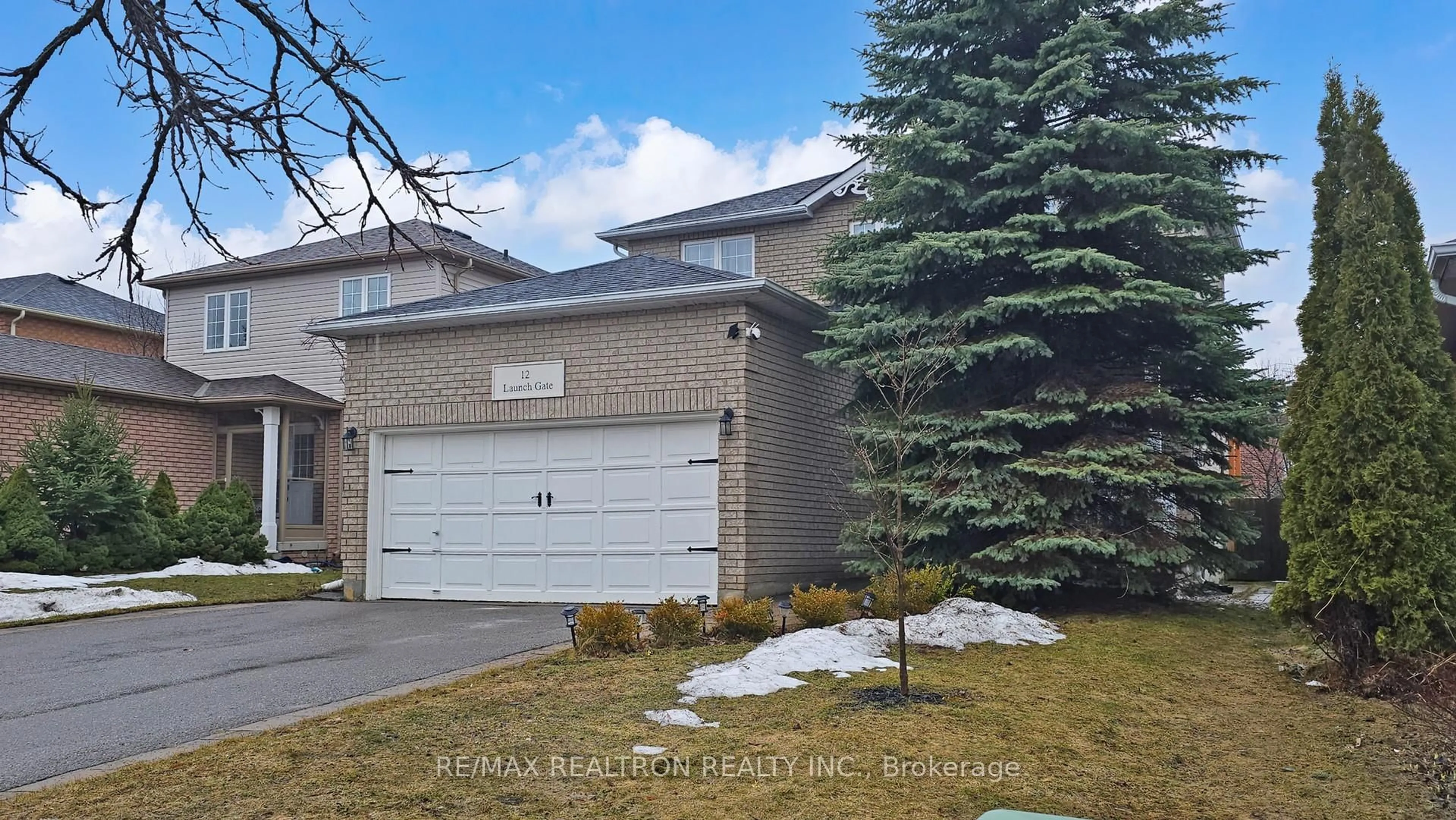 A pic from outside/outdoor area/front of a property/back of a property/a pic from drone, street for 12 Launch Gate, Richmond Hill Ontario L4E 3Y3