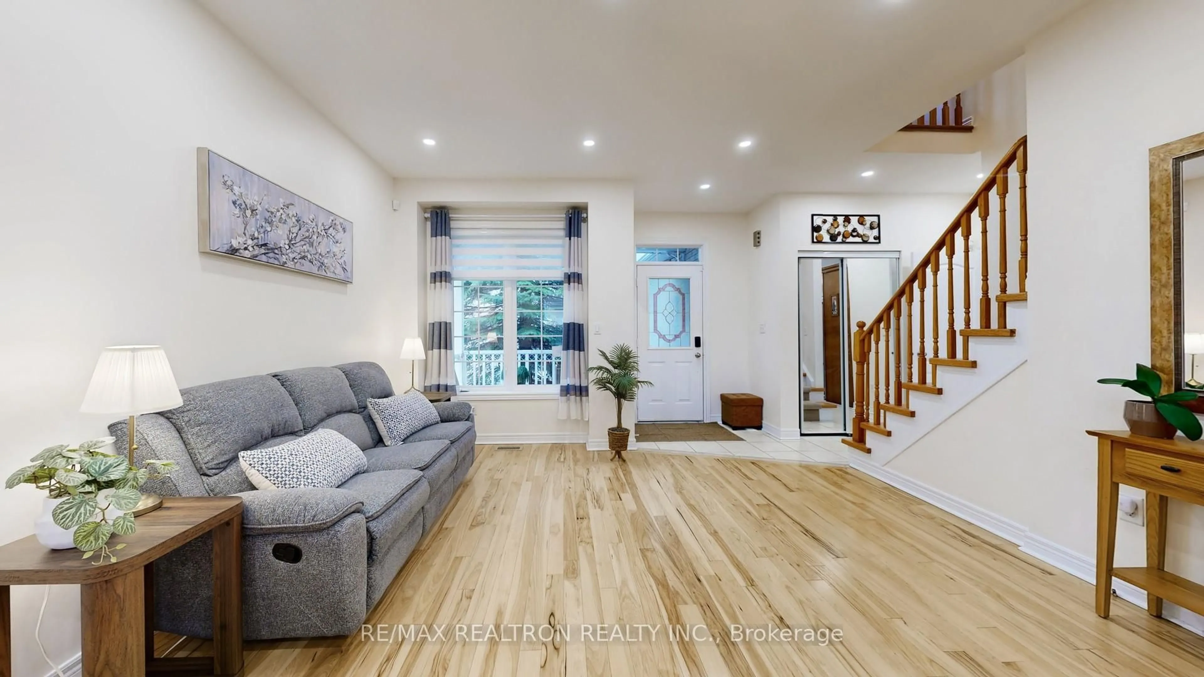 Living room with furniture, wood/laminate floor for 12 Launch Gate, Richmond Hill Ontario L4E 3Y3