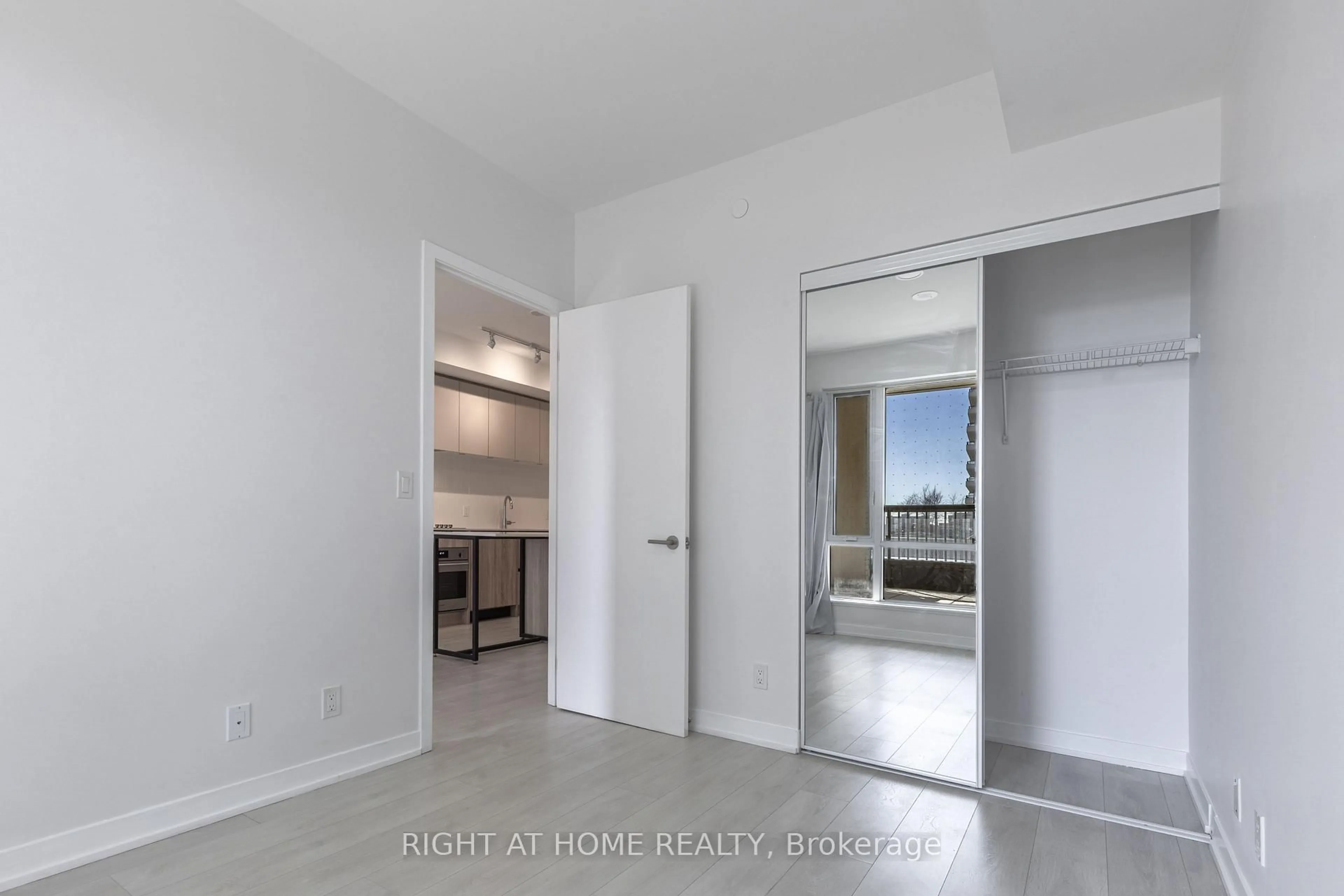 A pic of a room for 7950 Bathurst St #320, Vaughan Ontario L4J 0B8