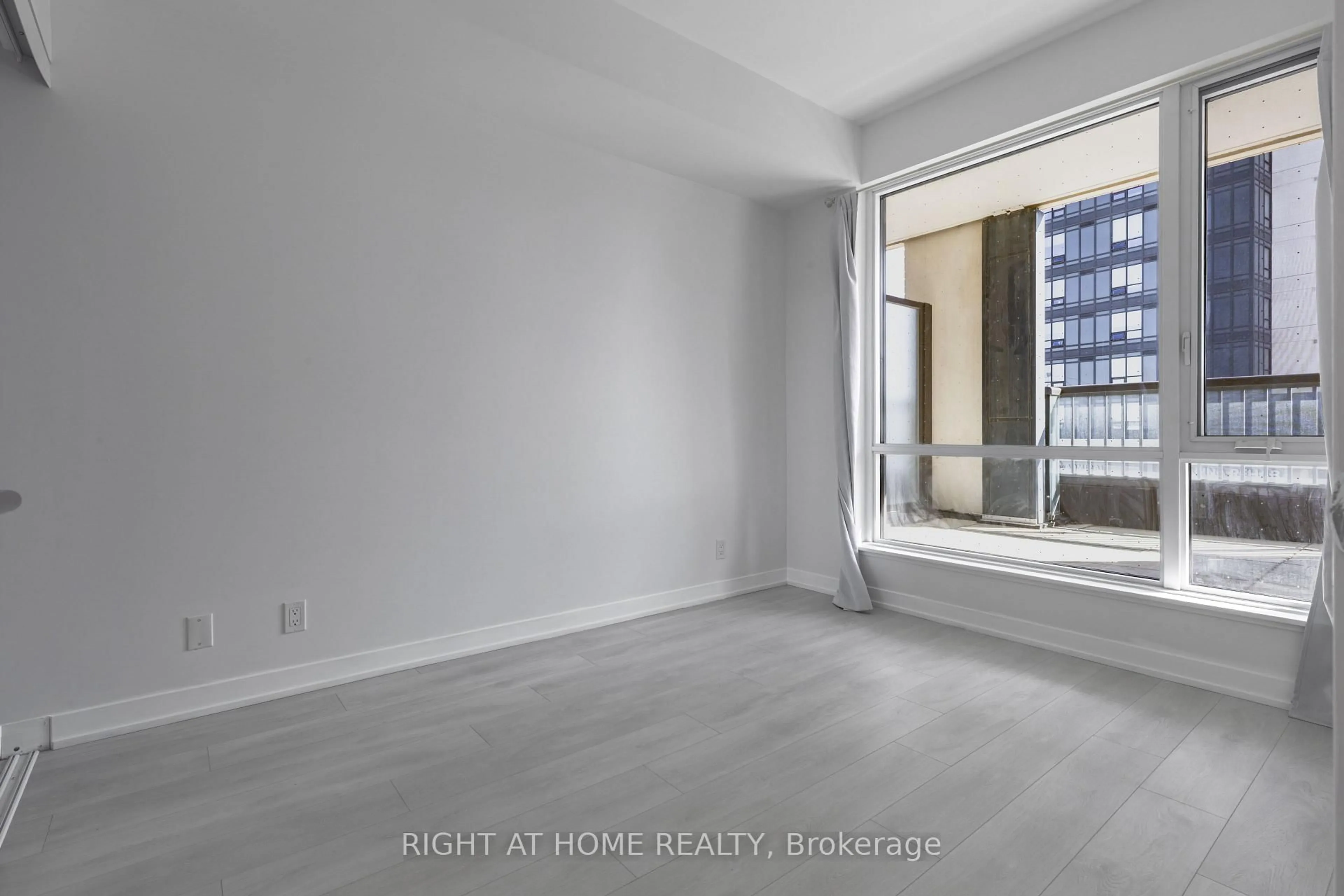 A pic of a room for 7950 Bathurst St #320, Vaughan Ontario L4J 0B8